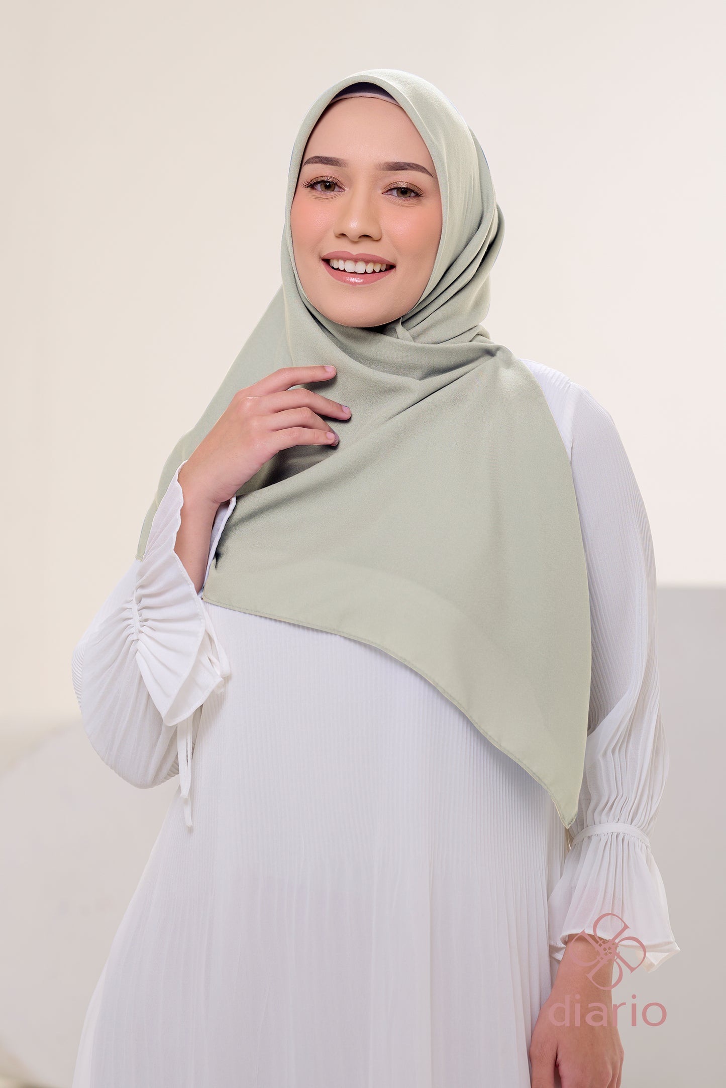 Diario - Kerudung Segi Empat Sahara Plain Scarf