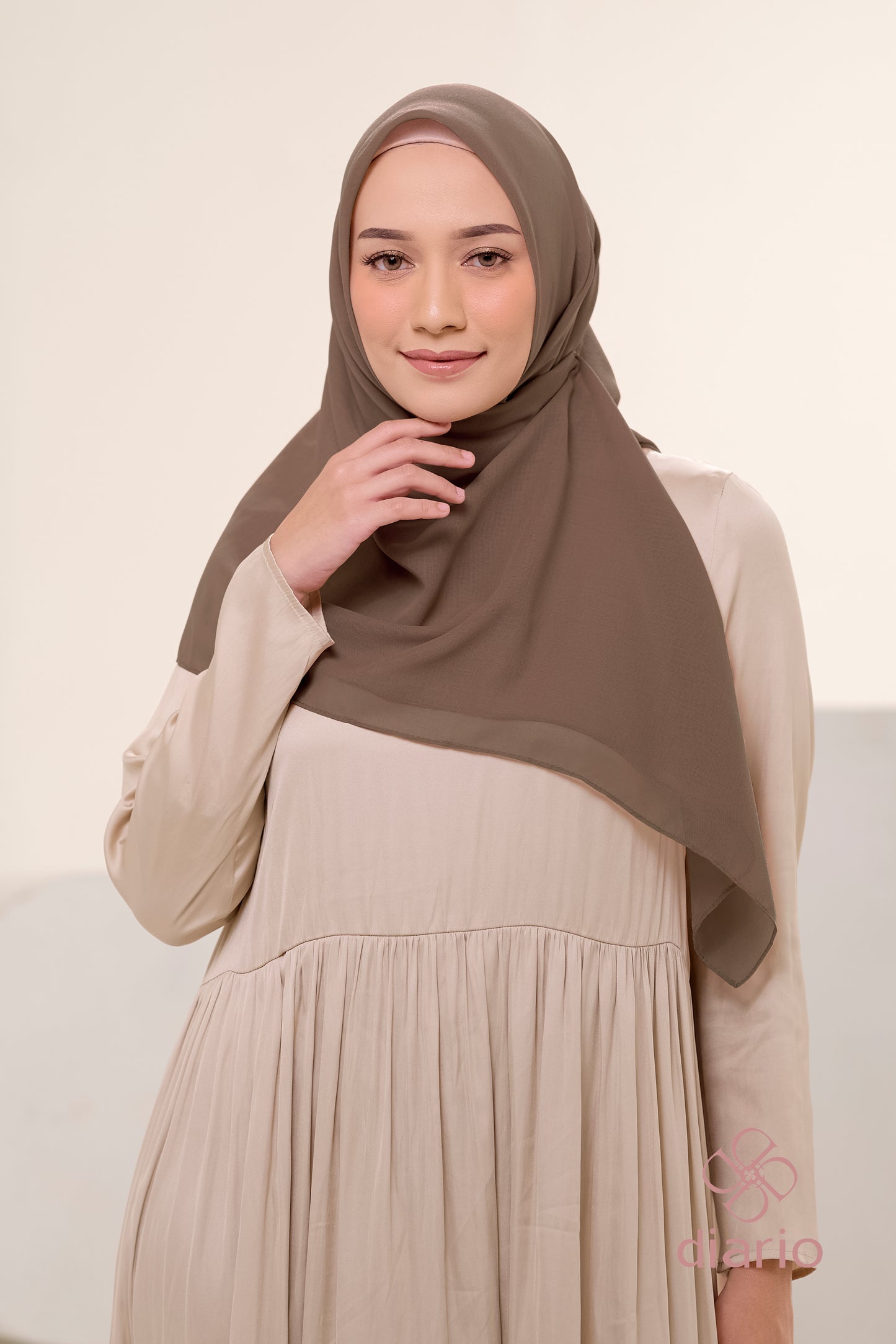 Diario - Kerudung Segi Empat Sahara Plain Scarf