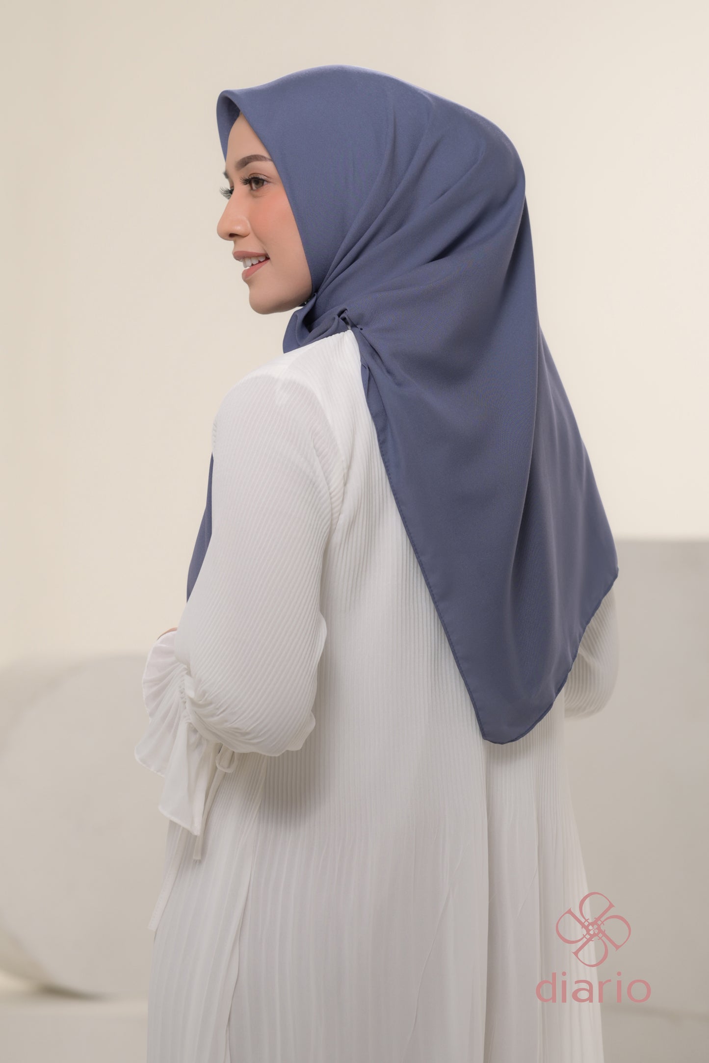 Diario - Kerudung Segi Empat Sahara Plain Scarf