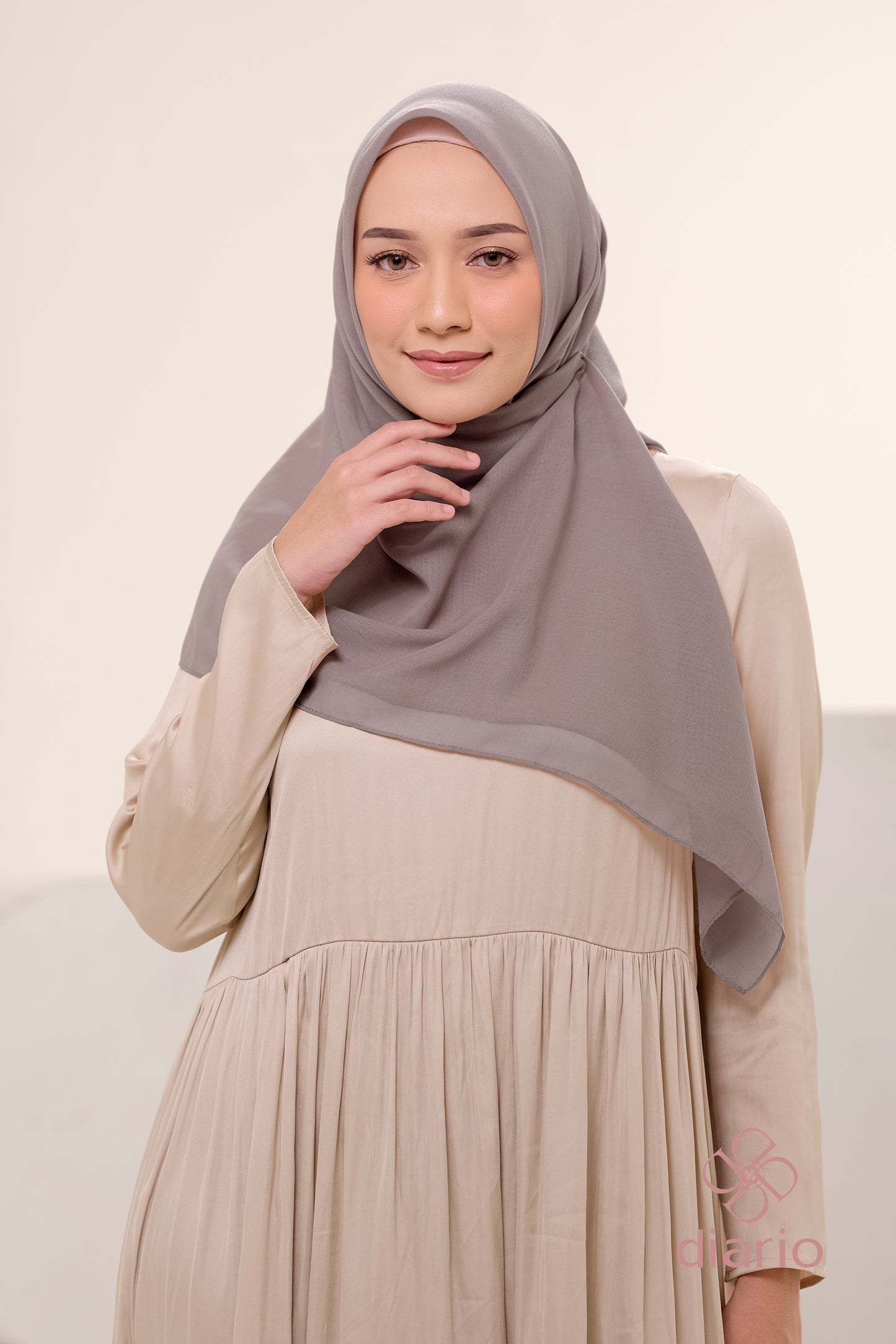 Diario - Kerudung Segi Empat Sahara Plain Scarf