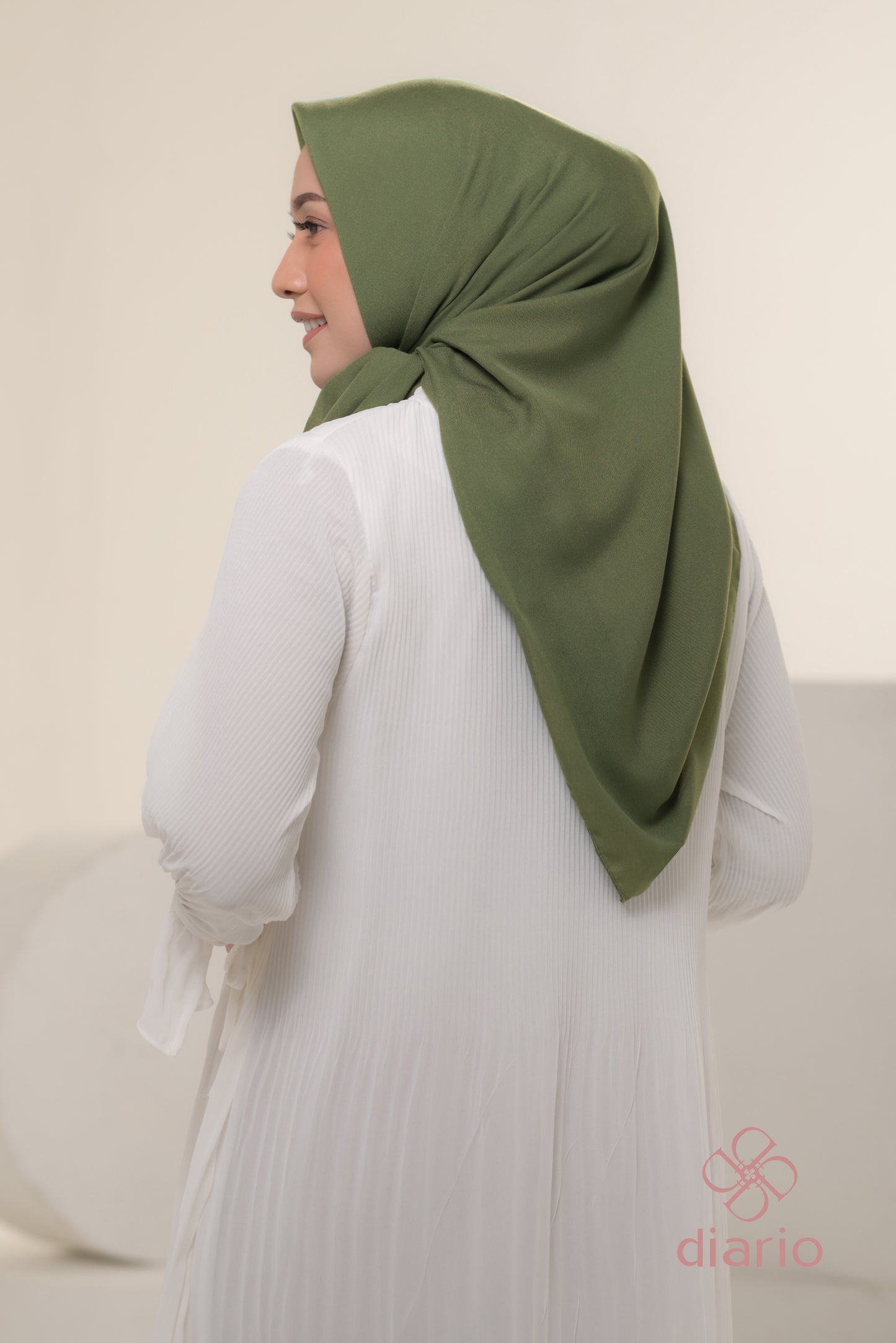 Diario - Kerudung Segi Empat Sahara Plain Scarf