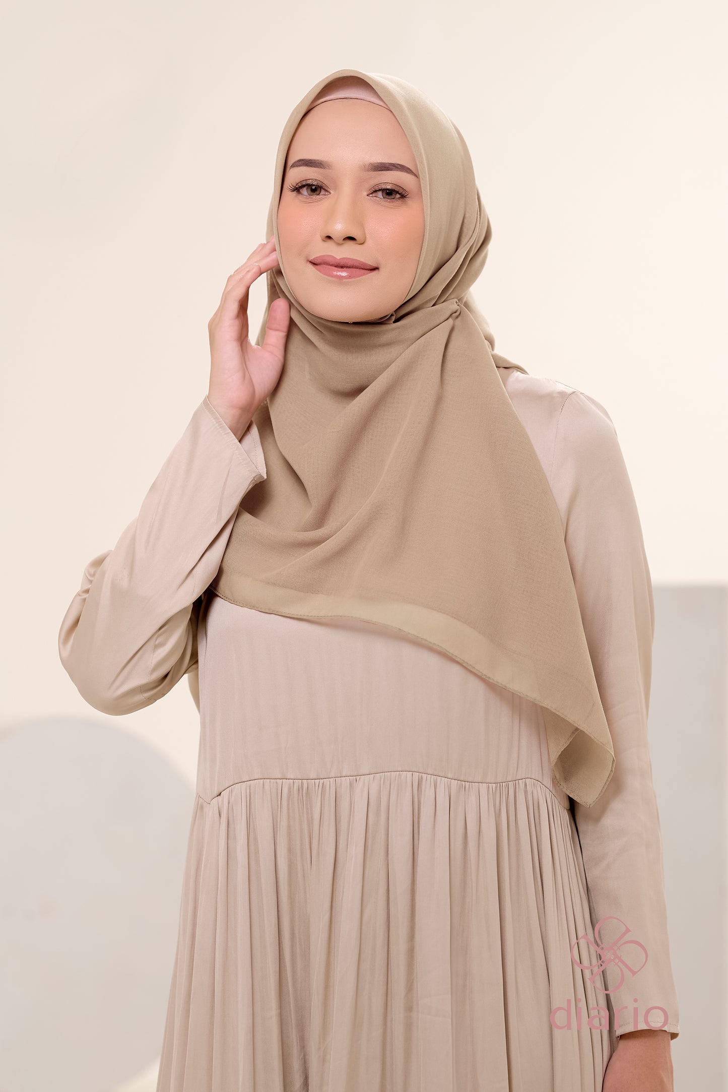 Diario - Kerudung Segi Empat Sahara Plain Scarf