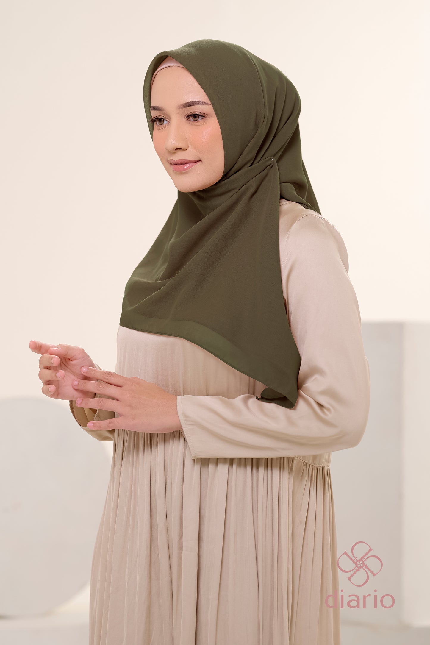 Diario - Kerudung Segi Empat Sahara Plain Scarf