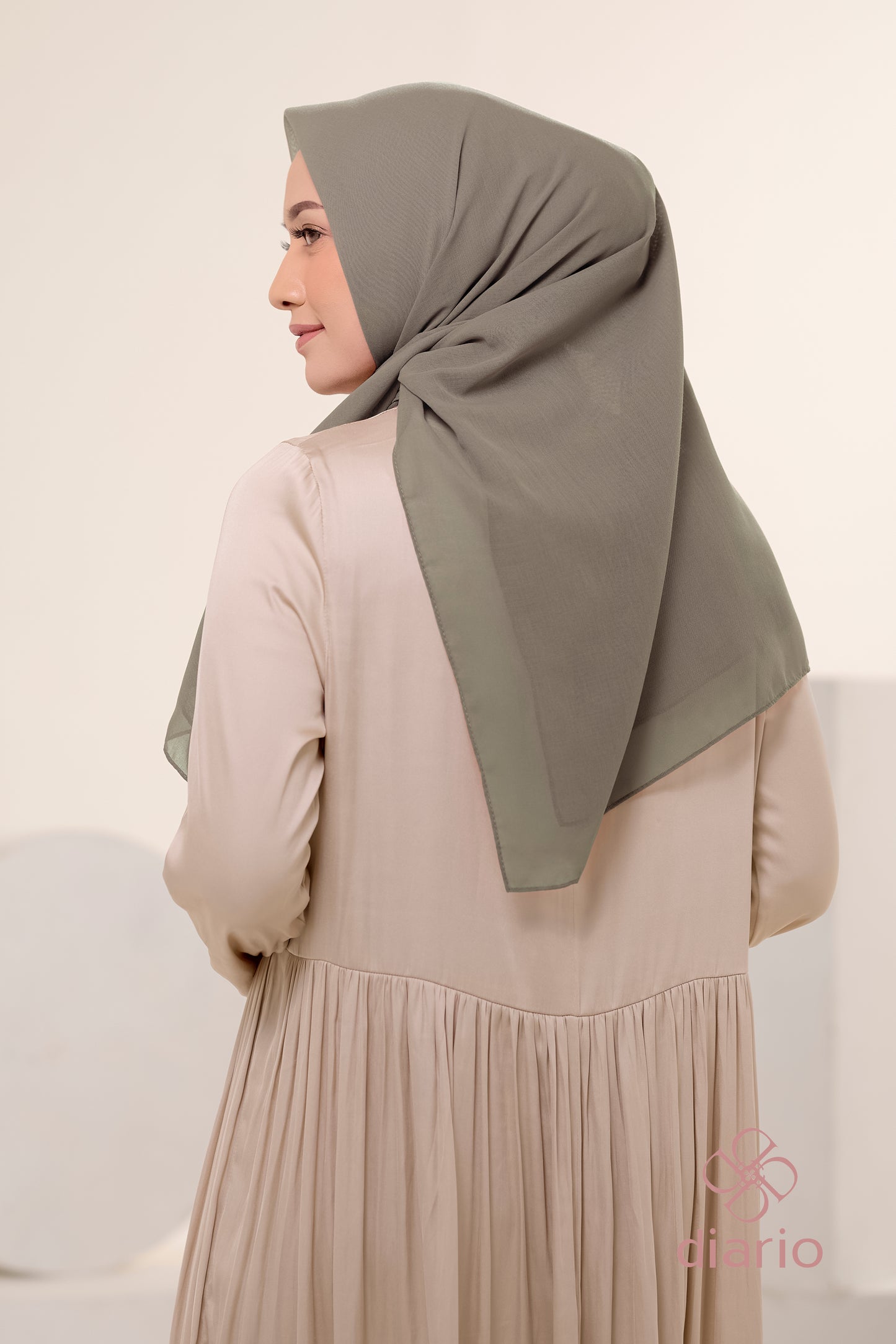 Diario - Kerudung Segi Empat Sahara Plain Scarf