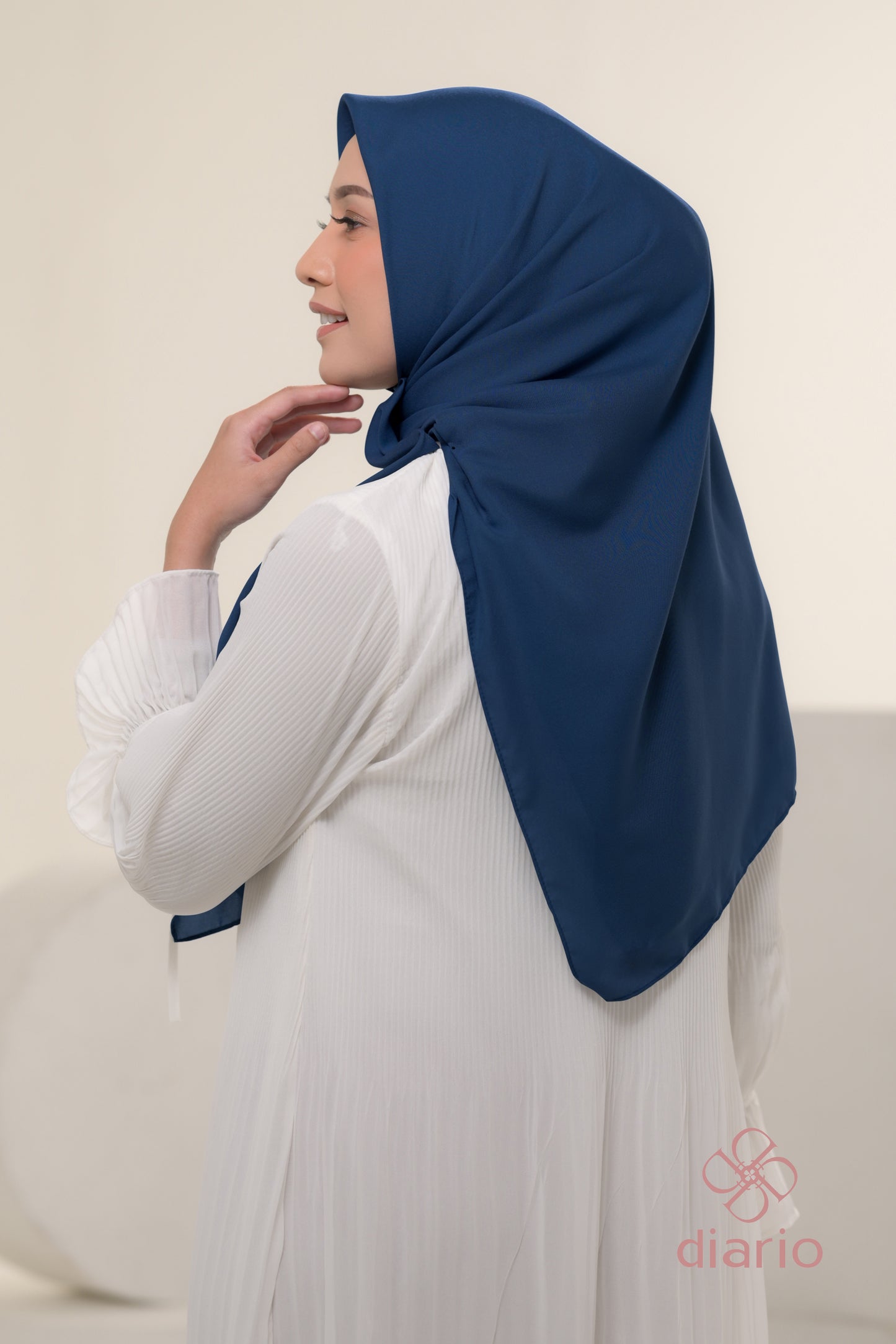 Diario - Kerudung Segi Empat Sahara Plain Scarf