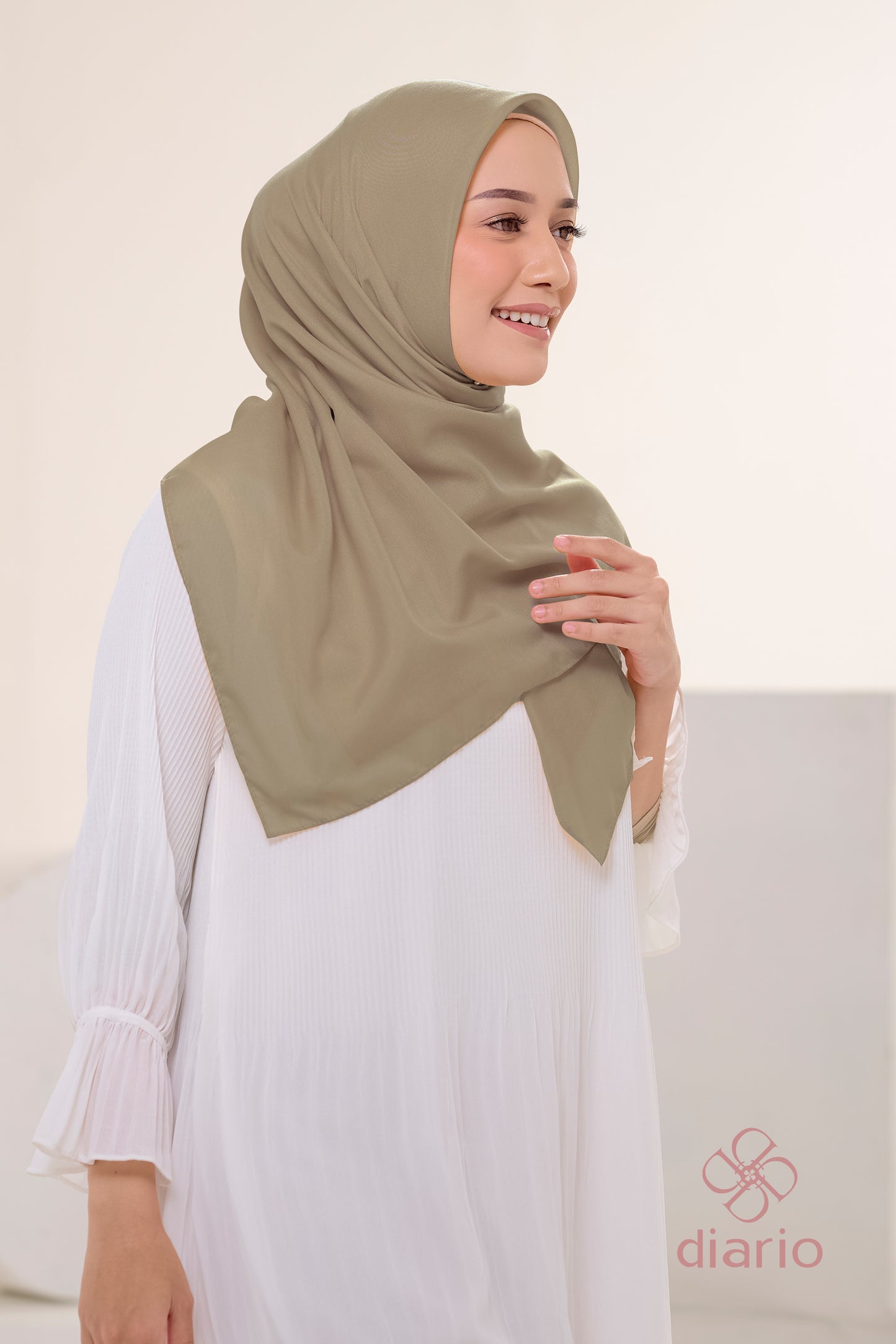 Diario - Kerudung Segi Empat Sahara Plain Scarf