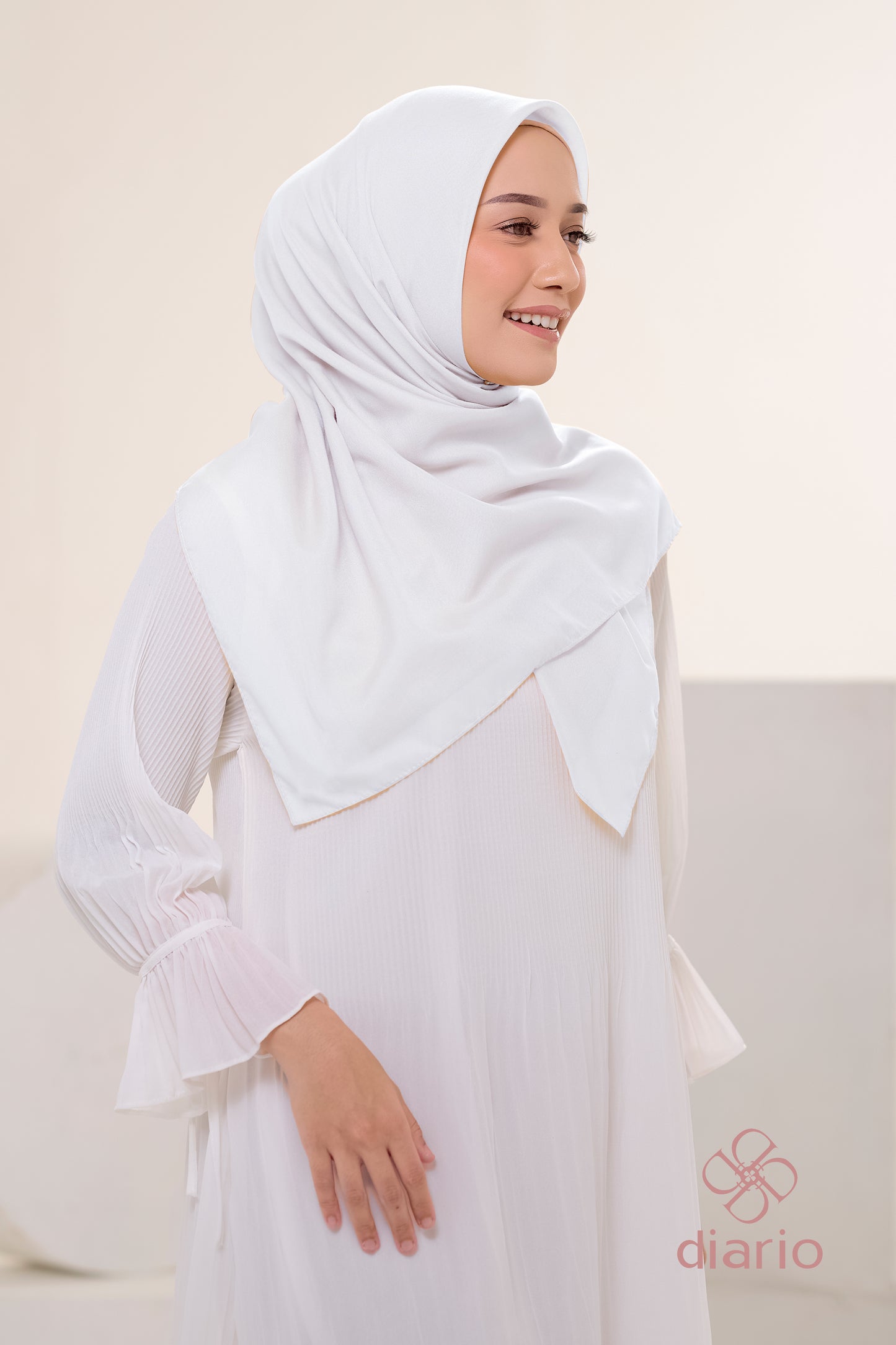 Diario - Kerudung Segi Empat Sahara Plain Scarf