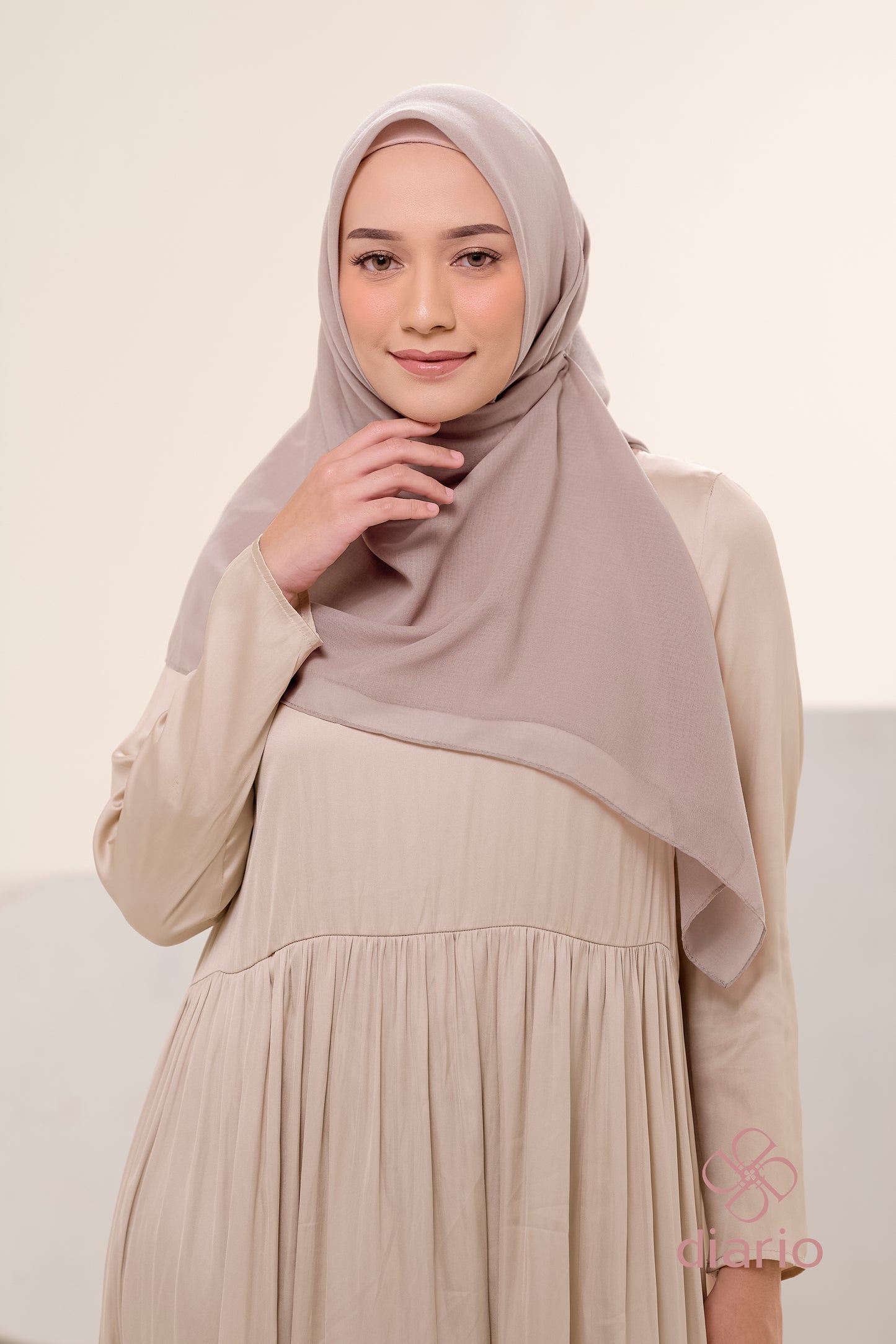 Diario - Kerudung Segi Empat Sahara Plain Scarf