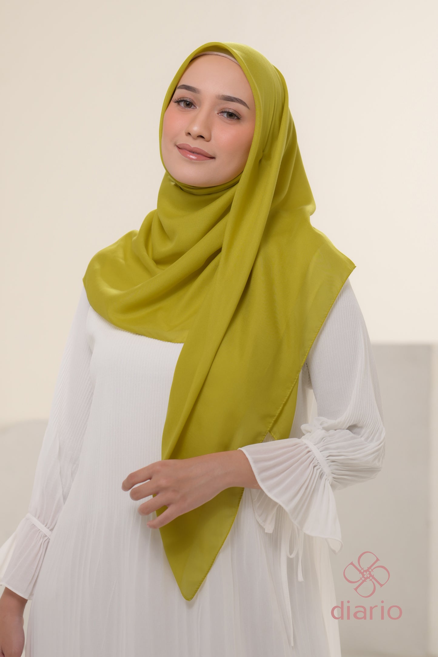 Diario - Kerudung Segi Empat Sahara Plain Scarf