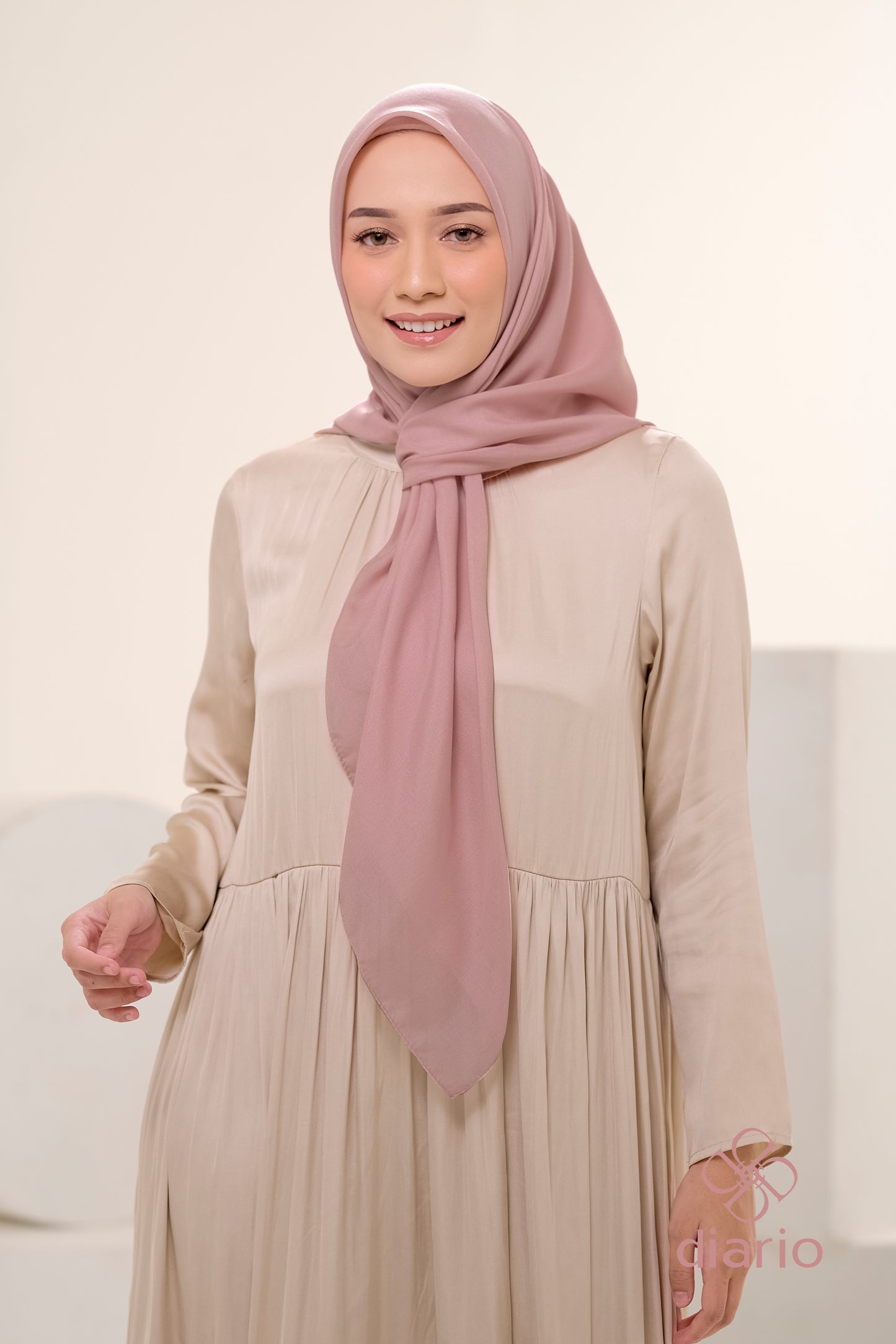 Diario - Kerudung Segi Empat Sahara Plain Scarf