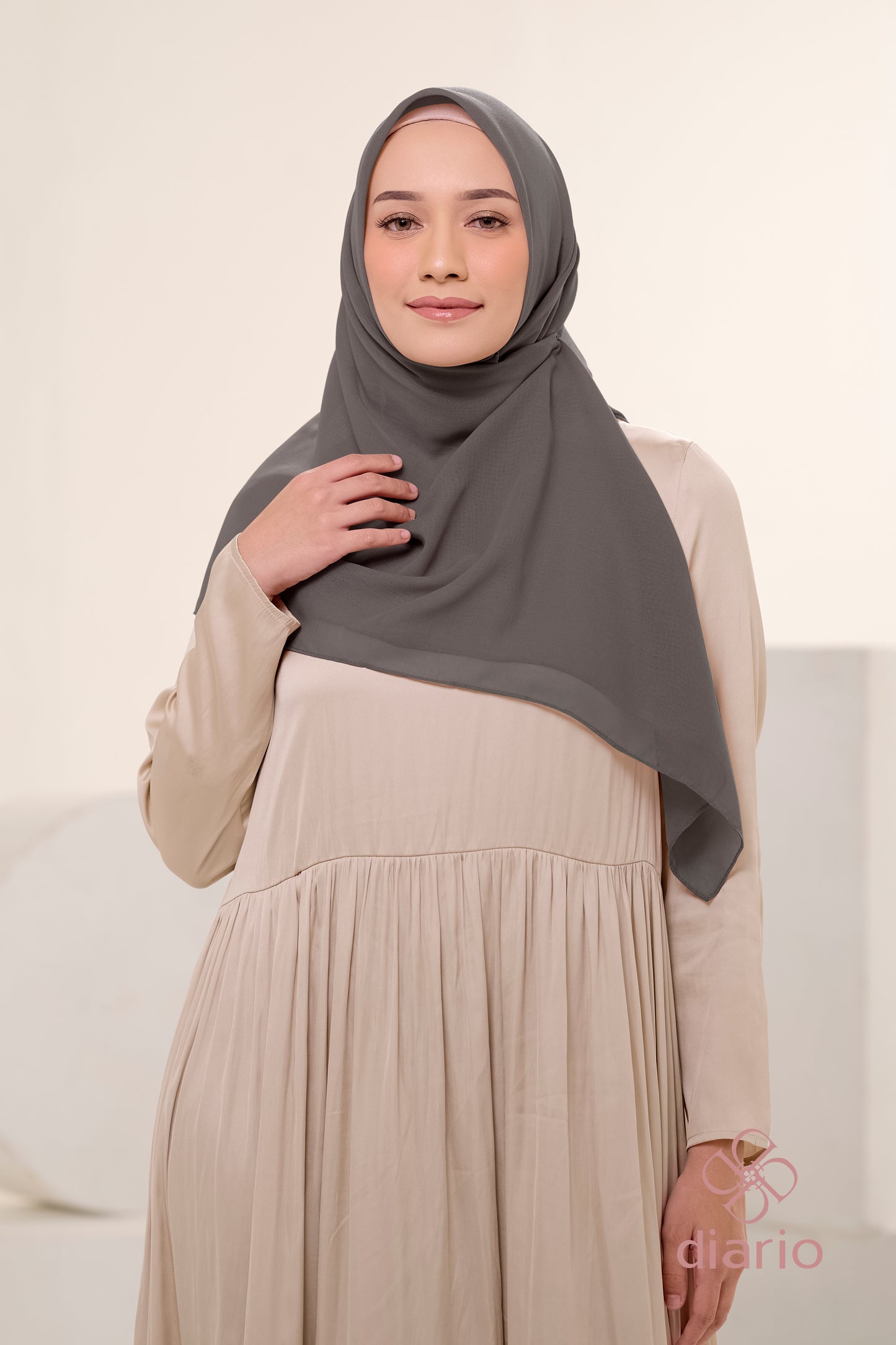 Diario - Kerudung Segi Empat Sahara Plain Scarf