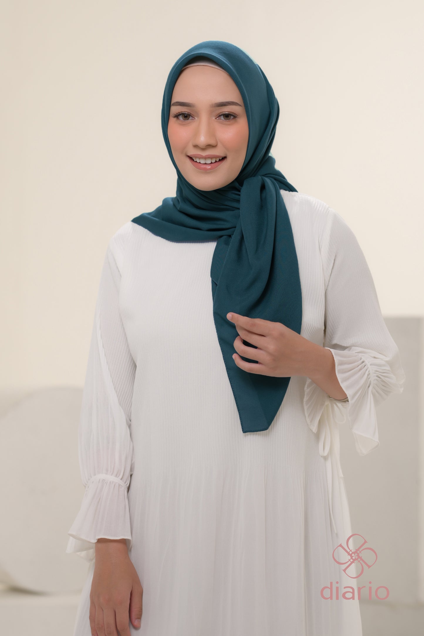 Diario - Kerudung Segi Empat Sahara Plain Scarf