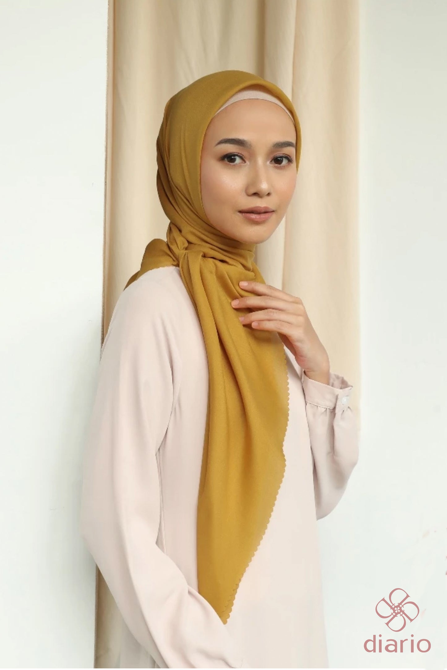 Diario - Kerudung Segi Empat Sahara LC Plain Scarf