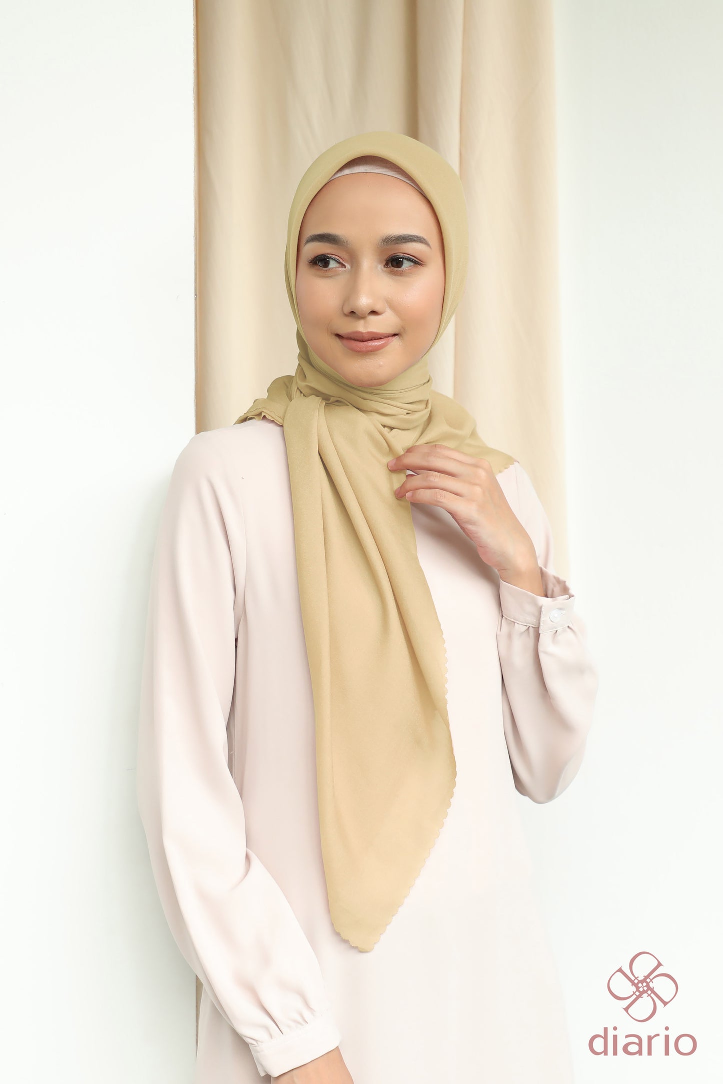 Diario - Kerudung Segi Empat Sahara LC Plain Scarf