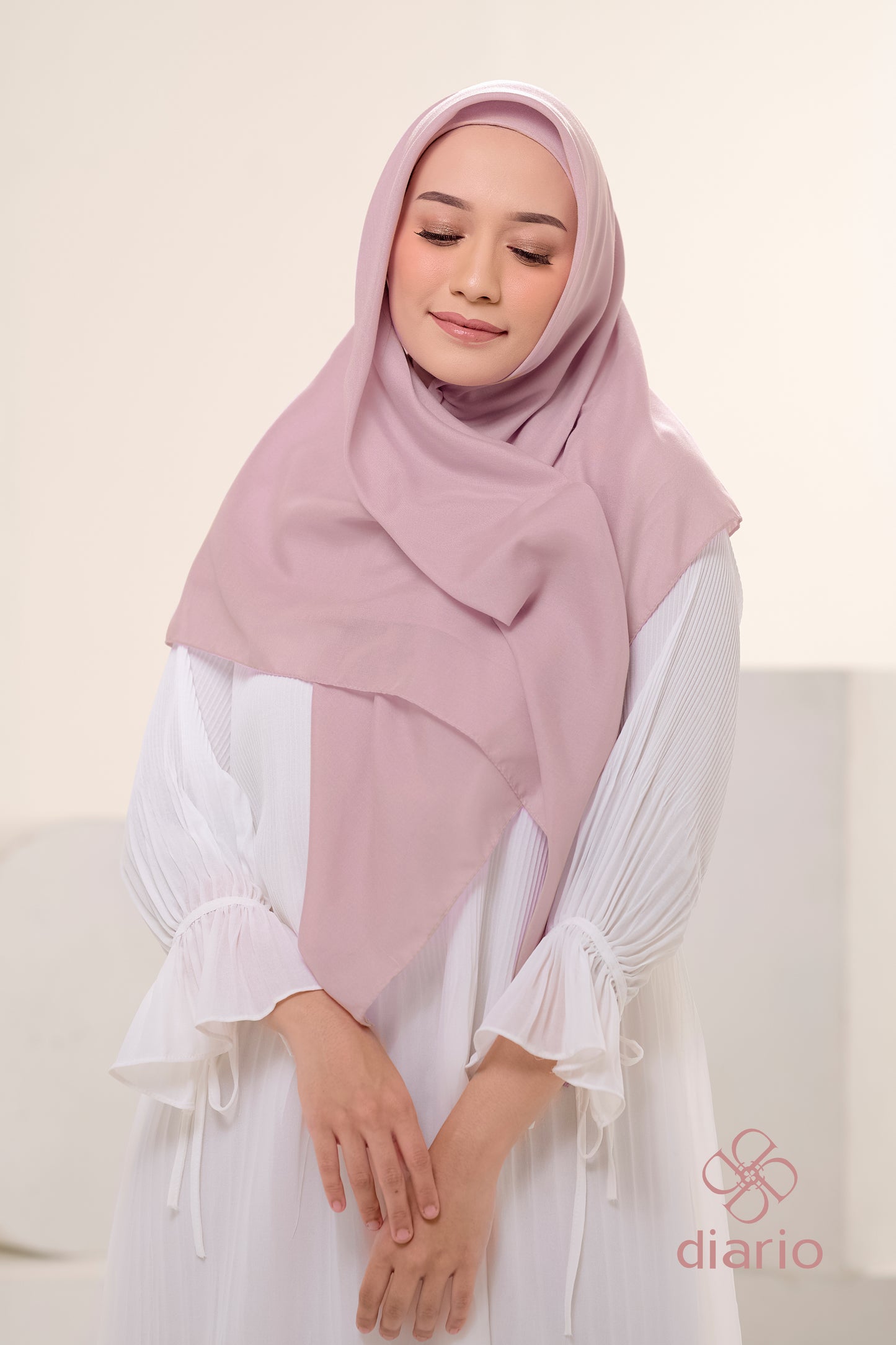 Diario - Kerudung Segi Empat Ultimate Plain Scarf