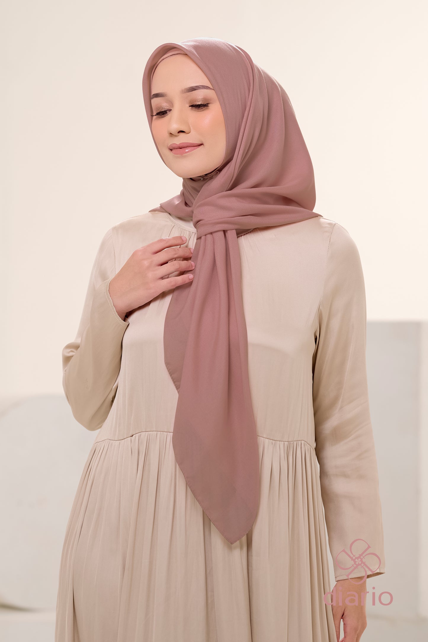 Diario - Kerudung Segi Empat Ultimate Plain Scarf
