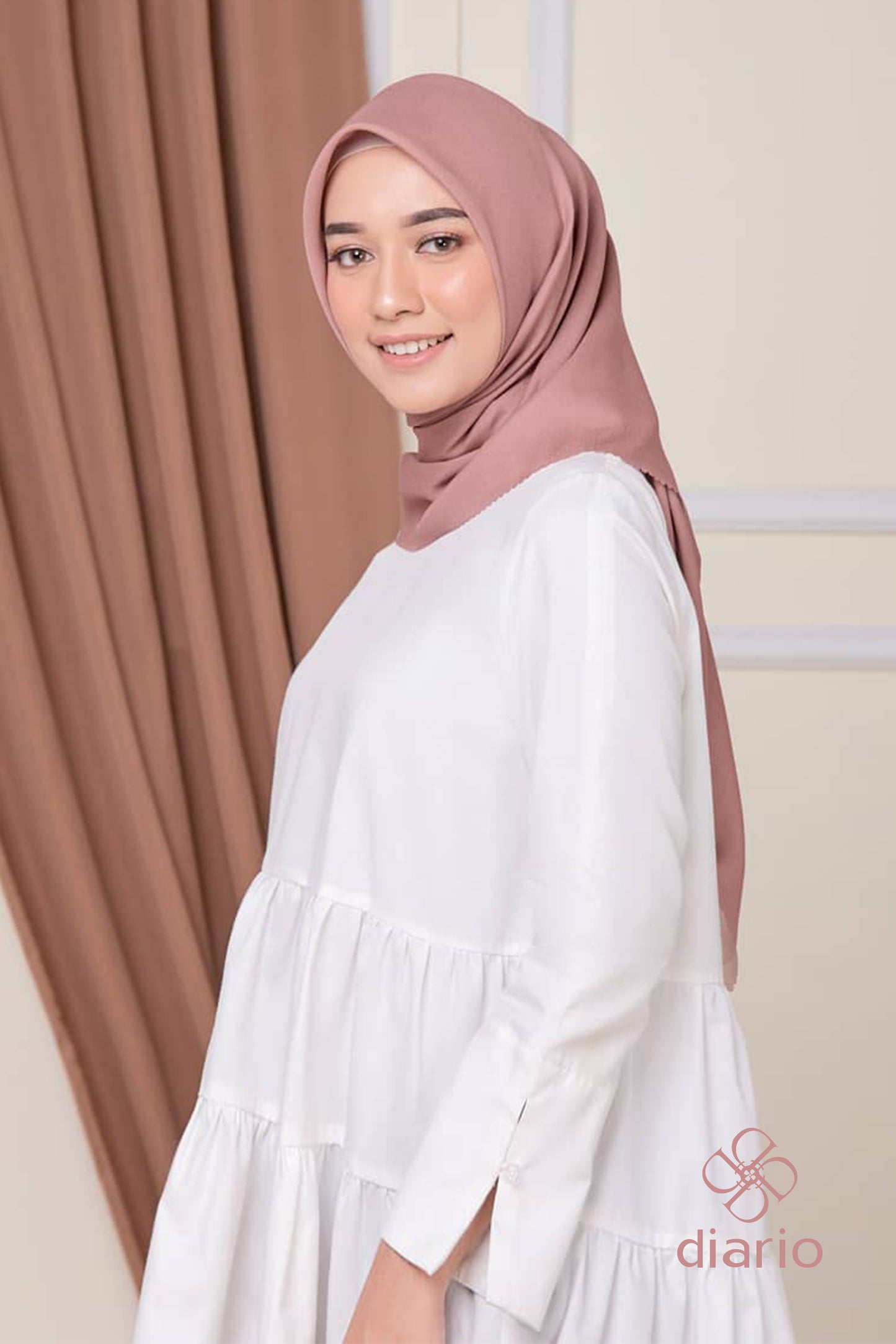 Diario - Kerudung Segi Empat Ultrafeel LC Plain Scarf