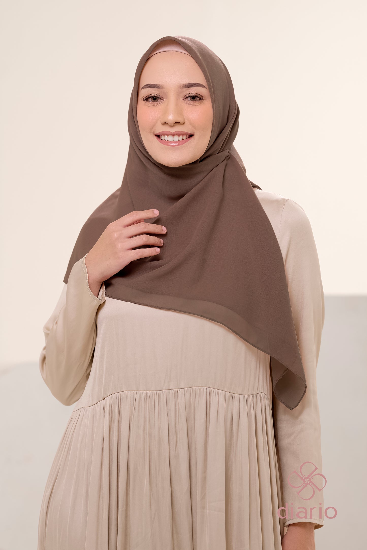 Diario - Kerudung Segi Empat Ultrafeel Plain Scarf