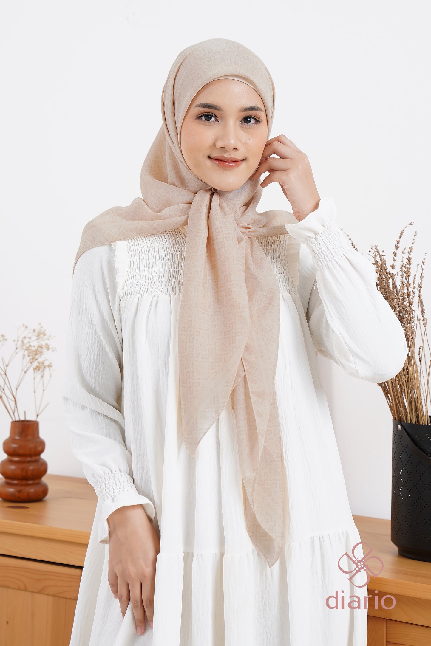 Diario - Ultrafine Clara Scarf Kerudung Segi Empat