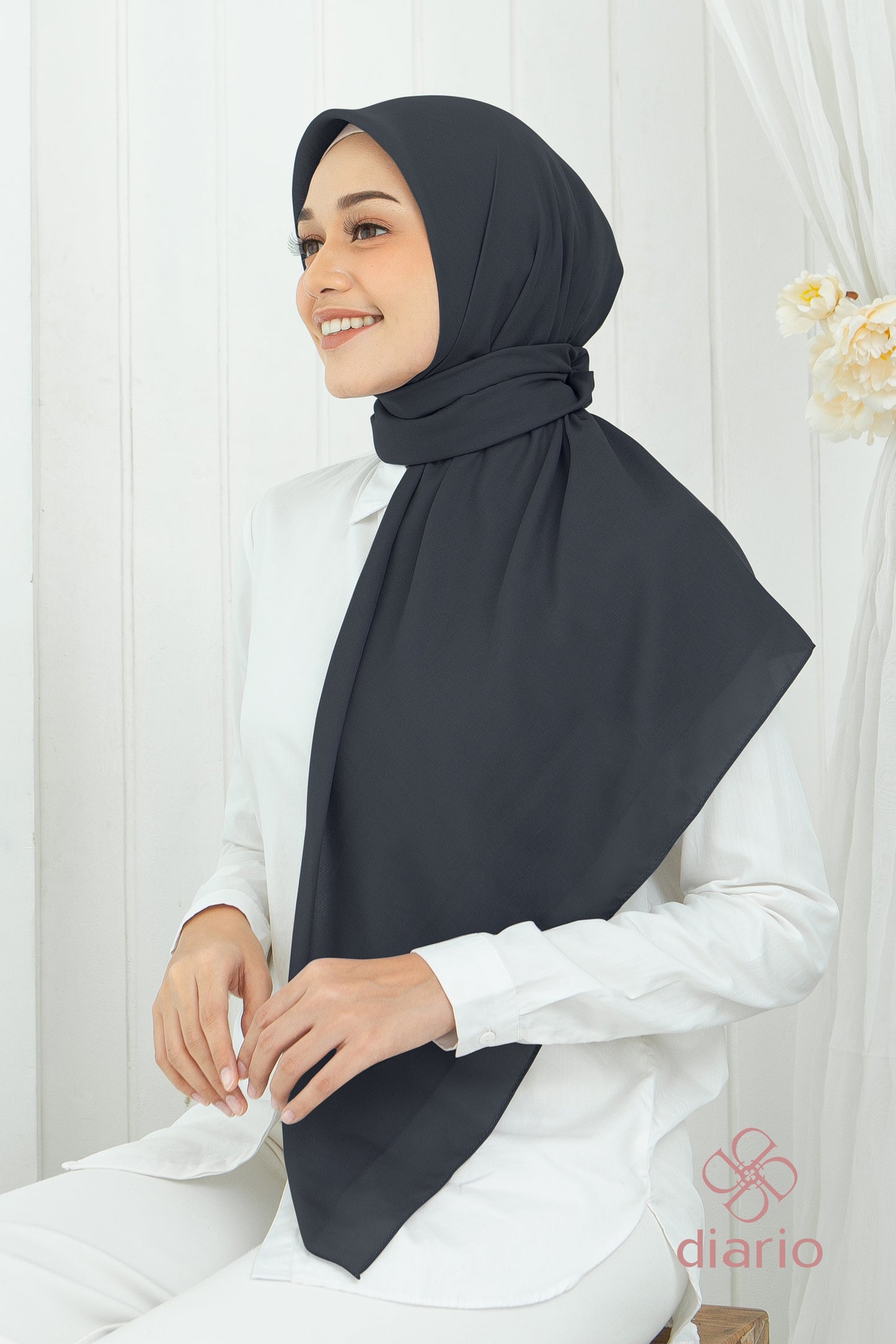 Diario - Kerudung Segi Empat Ultrafine Plain Scarf Grey Series