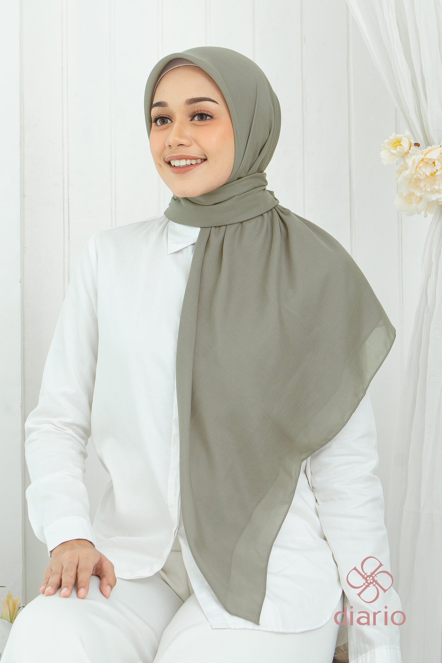 Diario - Kerudung Segi Empat Ultrafine Plain Scarf Grey Series