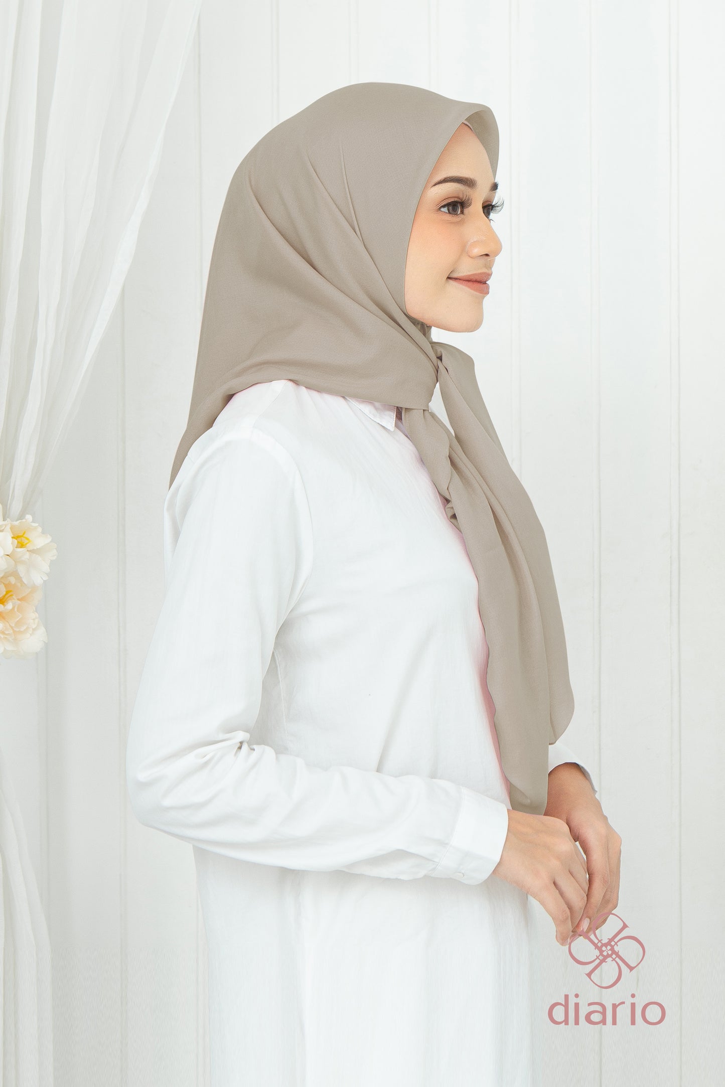 Diario - Kerudung Segi Empat Ultrafine Plain Scarf Grey Series