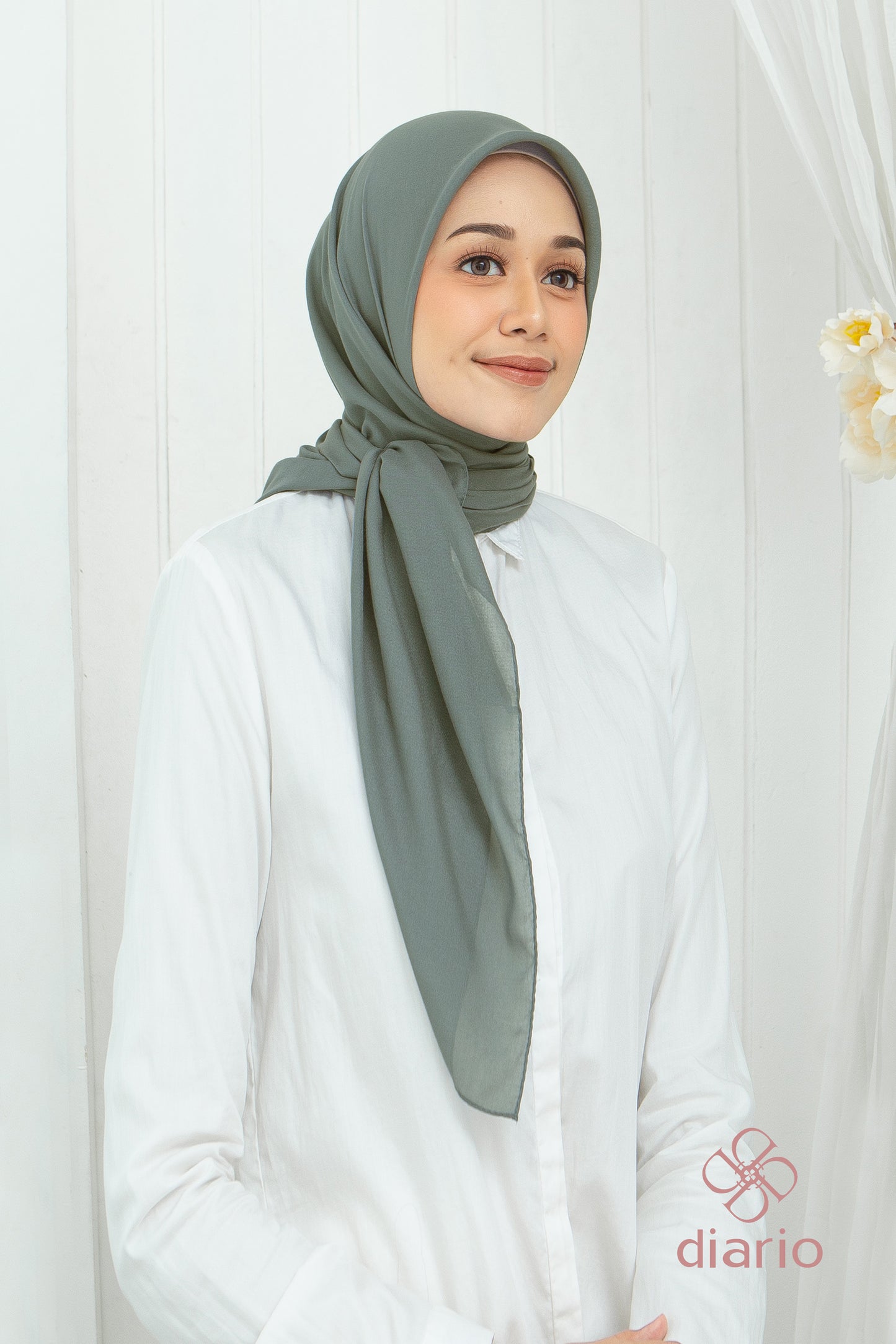Diario - Kerudung Segi Empat Ultrafine Plain Scarf Grey Series