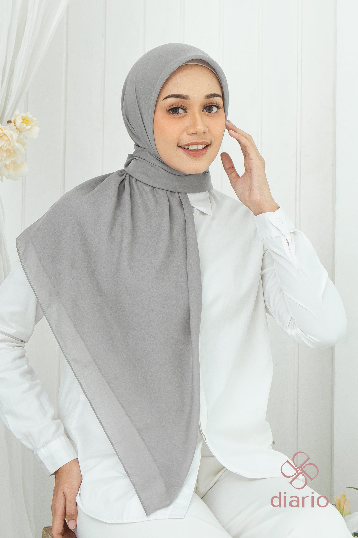 Diario - Kerudung Segi Empat Ultrafine Plain Scarf Grey Series