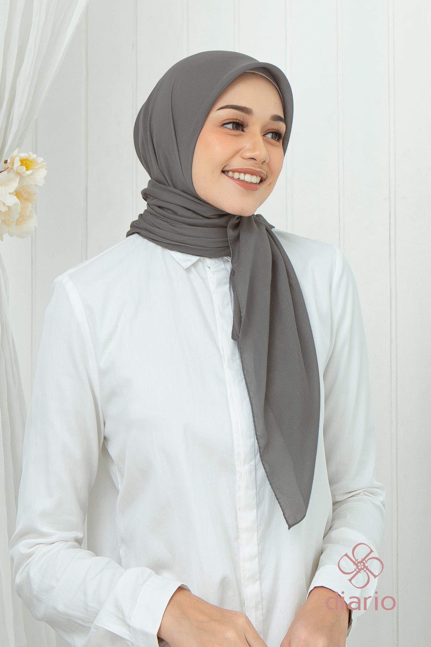 Diario - Kerudung Segi Empat Ultrafine Plain Scarf Grey Series