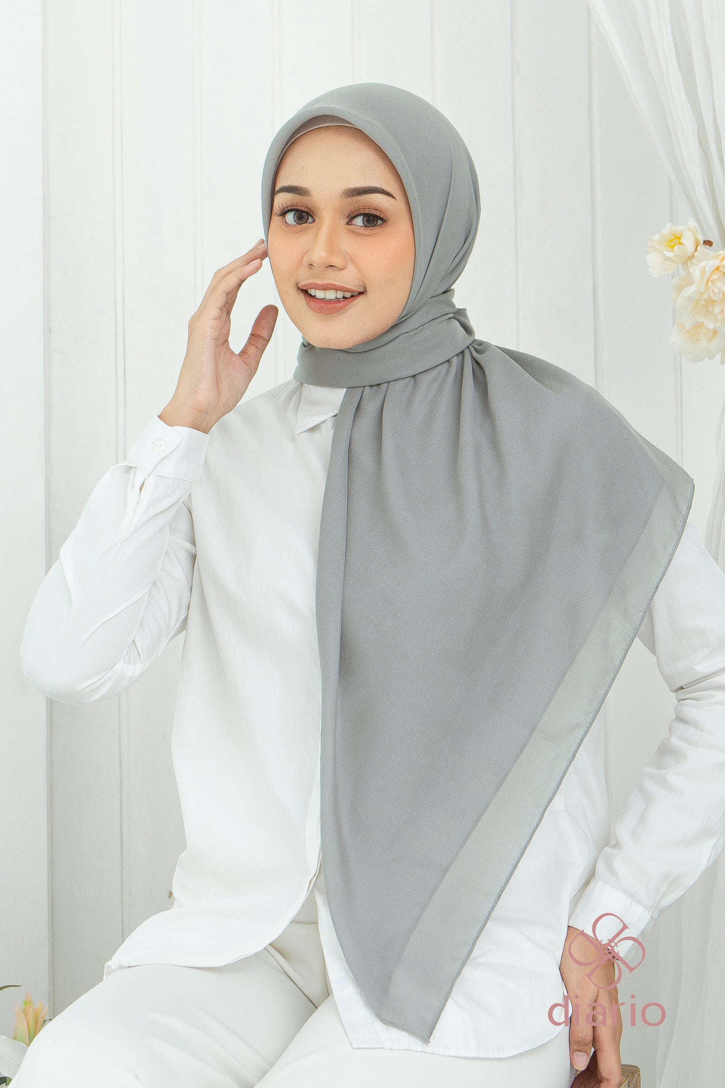 Diario - Kerudung Segi Empat Ultrafine Plain Scarf Grey Series