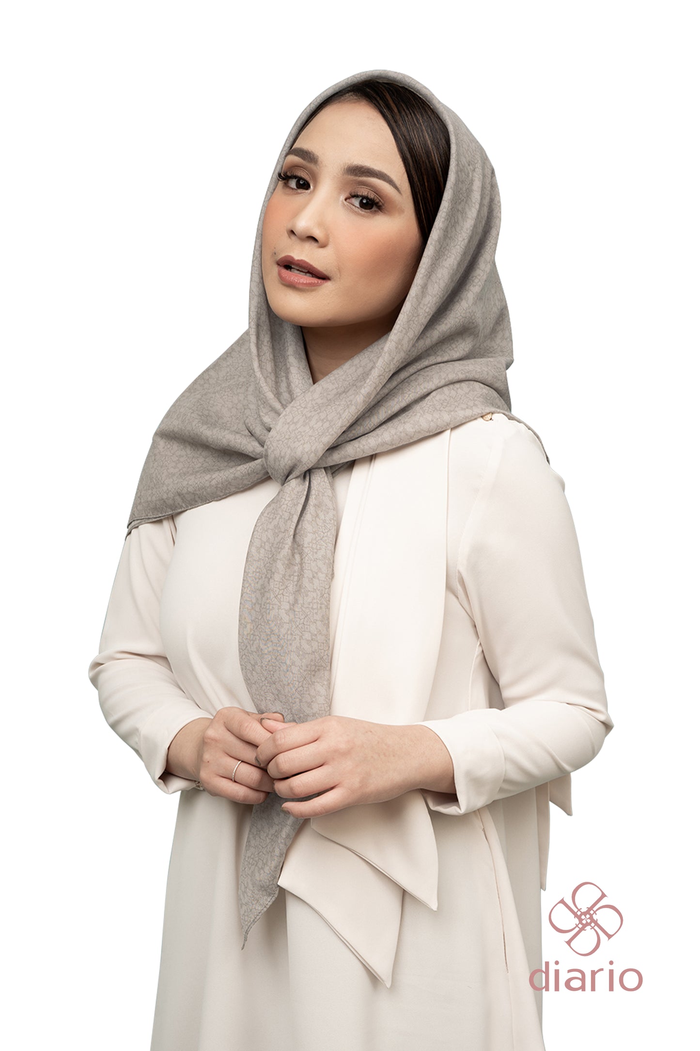 Diario x Nagita Slavina - Ultrafine Winter Plain Scarf Kerudung Segi Empat