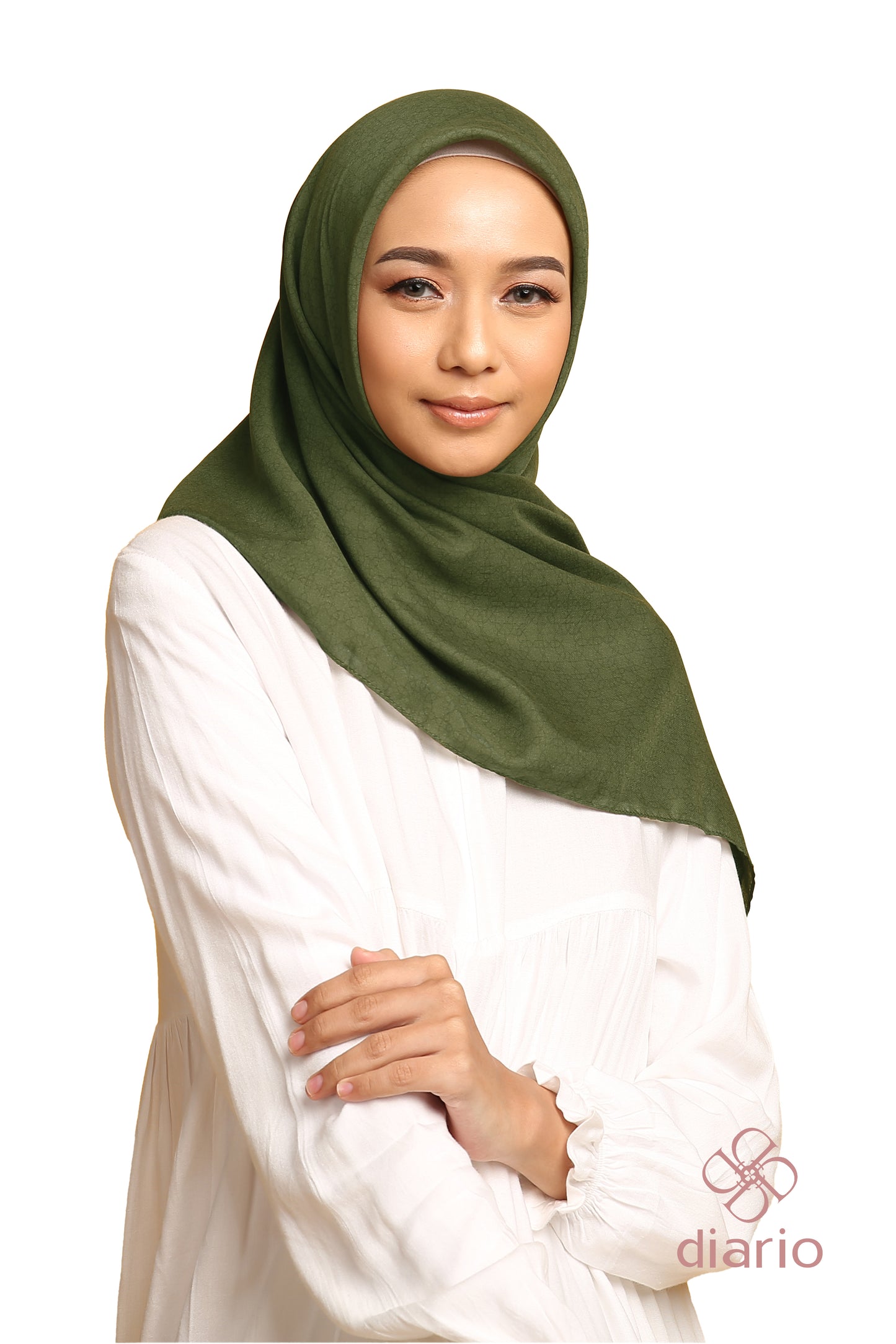 Diario x Nagita Slavina - Ultrafine Travel Series Plain Scarf Kerudung Segi Empat