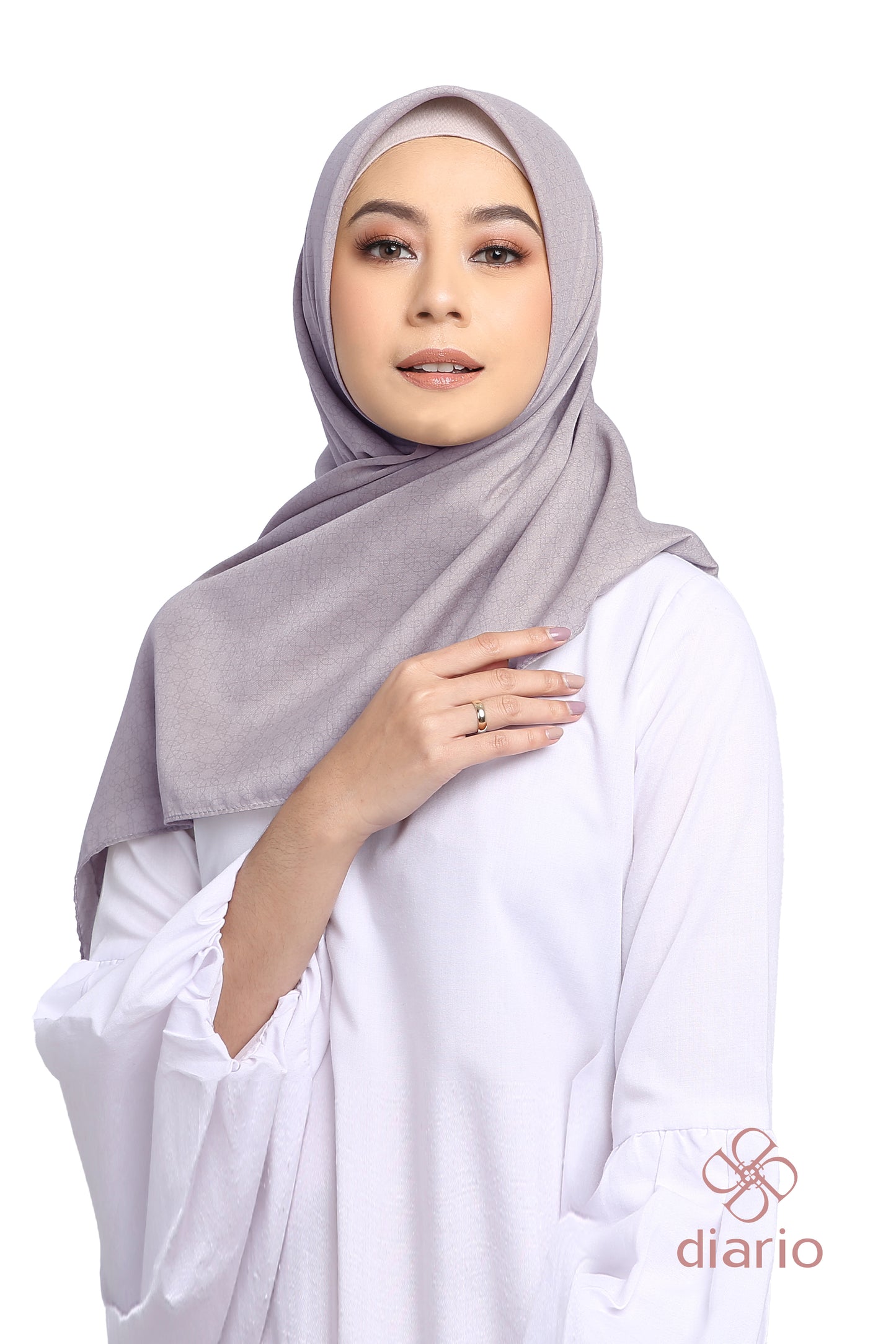 Diario x Nagita Slavina - Ultrafine Travel Series Plain Scarf Kerudung Segi Empat