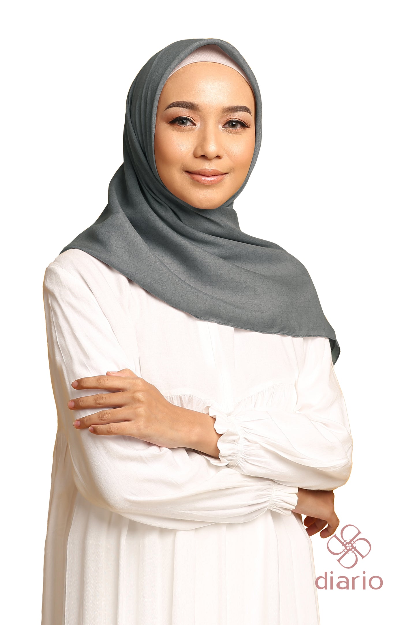 Diario x Nagita Slavina - Ultrafine Travel Series Plain Scarf Kerudung Segi Empat