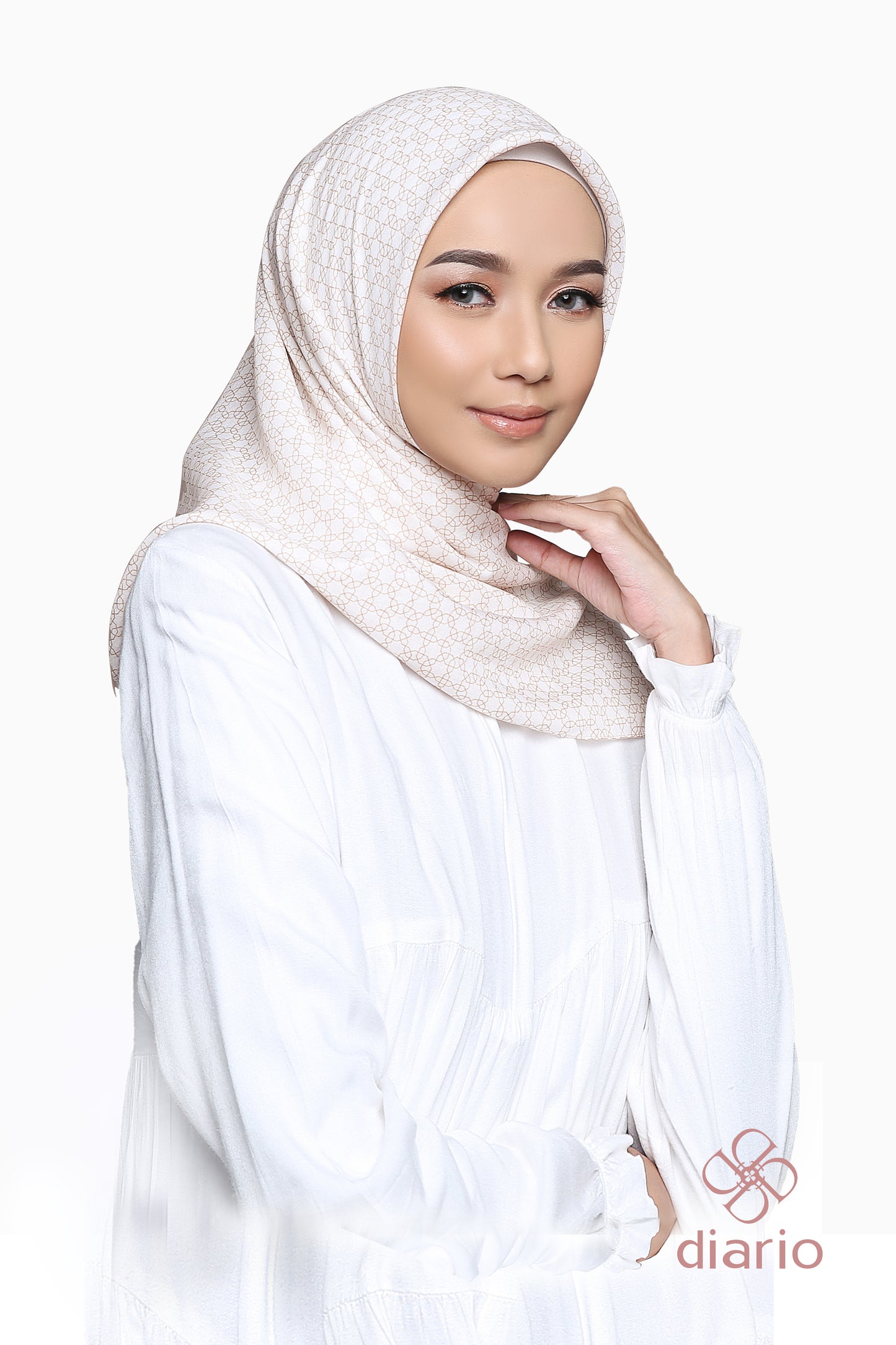 Diario x Nagita Slavina - Ultrafine Travel Series Plain Scarf Kerudung Segi Empat