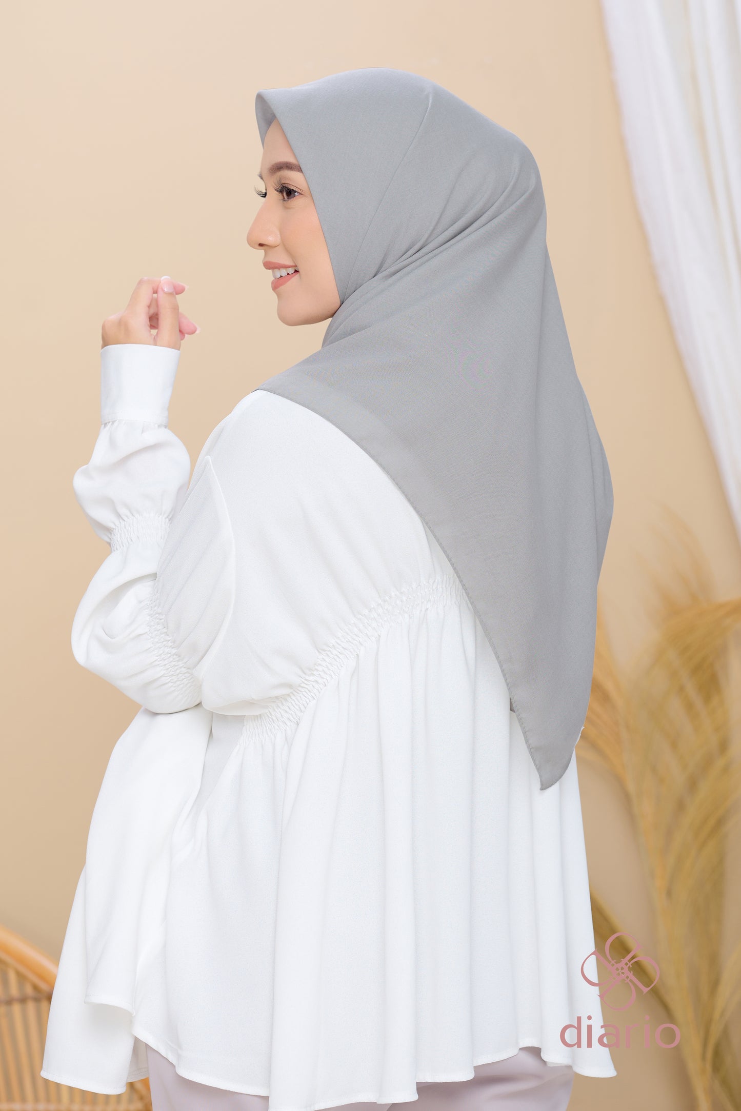 Diario - Kerudung Segi Empat Paris Premium Plain Scarf