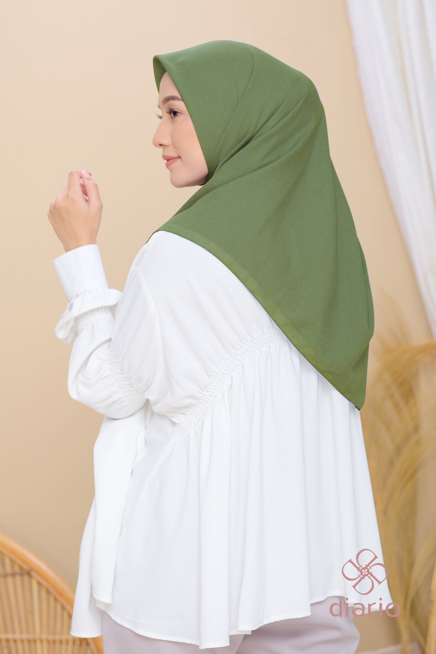 Diario - Kerudung Segi Empat Paris Premium Plain Scarf