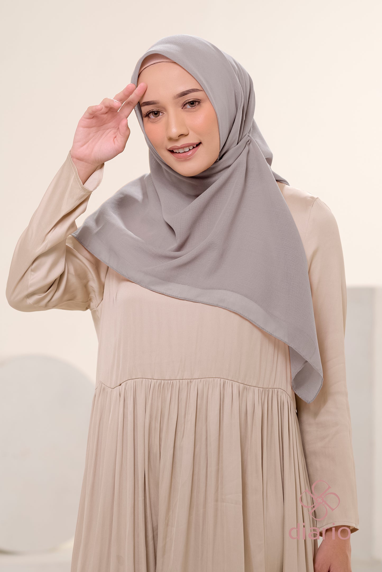 Diario - Kerudung Segi Empat Ultrafine Plain Scarf Grey Series