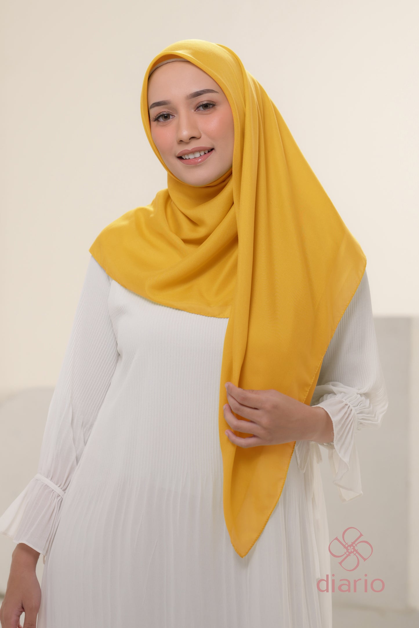 Diario - Kerudung Segi Empat Sahara Plain Scarf
