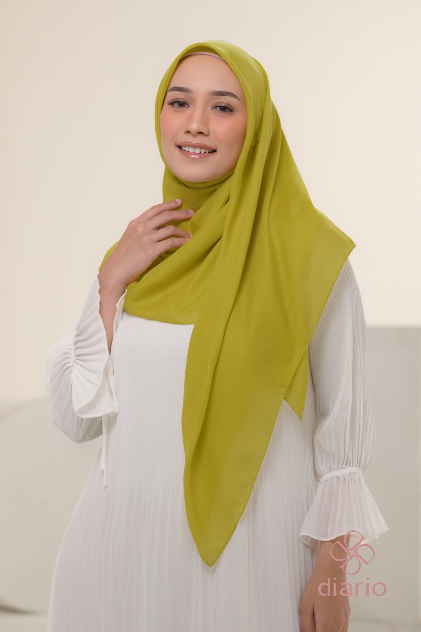 Diario - Kerudung Segi Empat Sahara Plain Scarf
