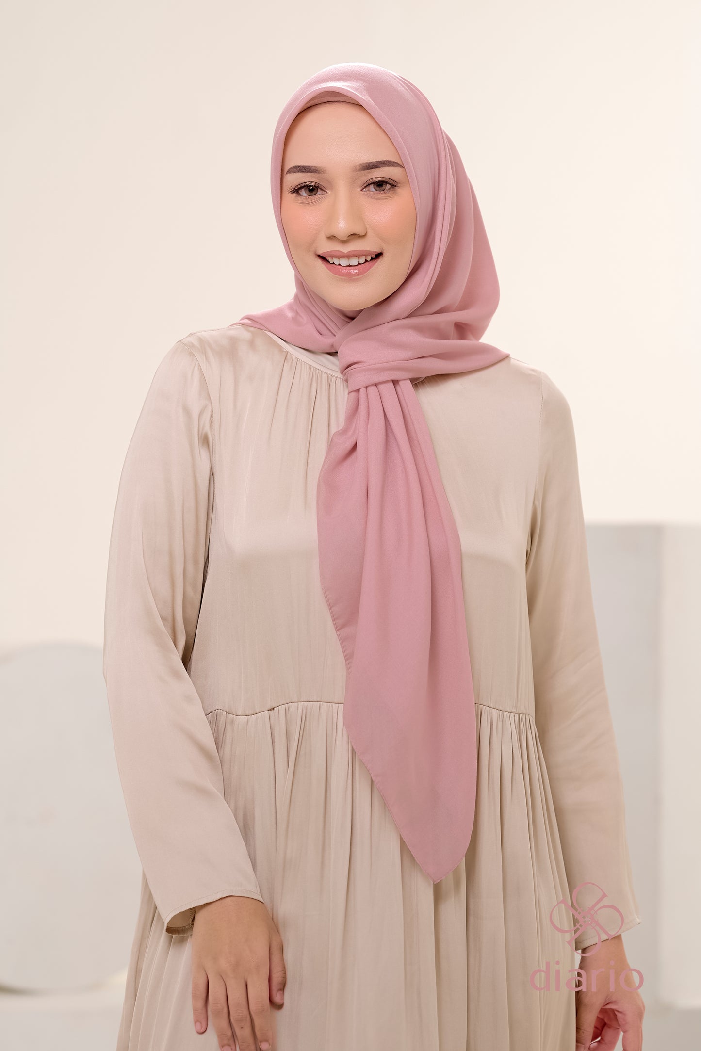 Diario - Kerudung Segi Empat Sahara Plain Scarf