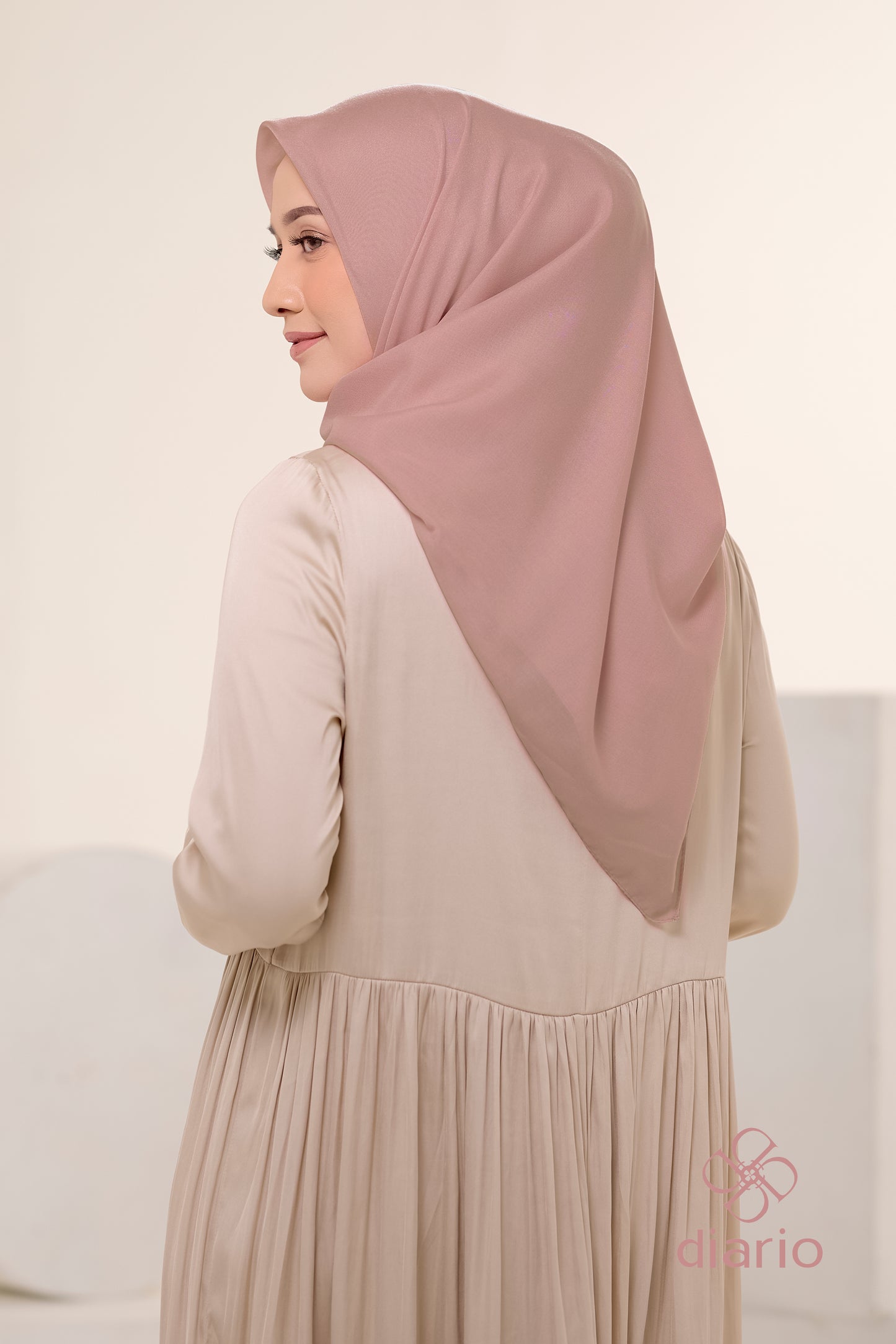 Diario - Kerudung Segi Empat Sahara Plain Scarf