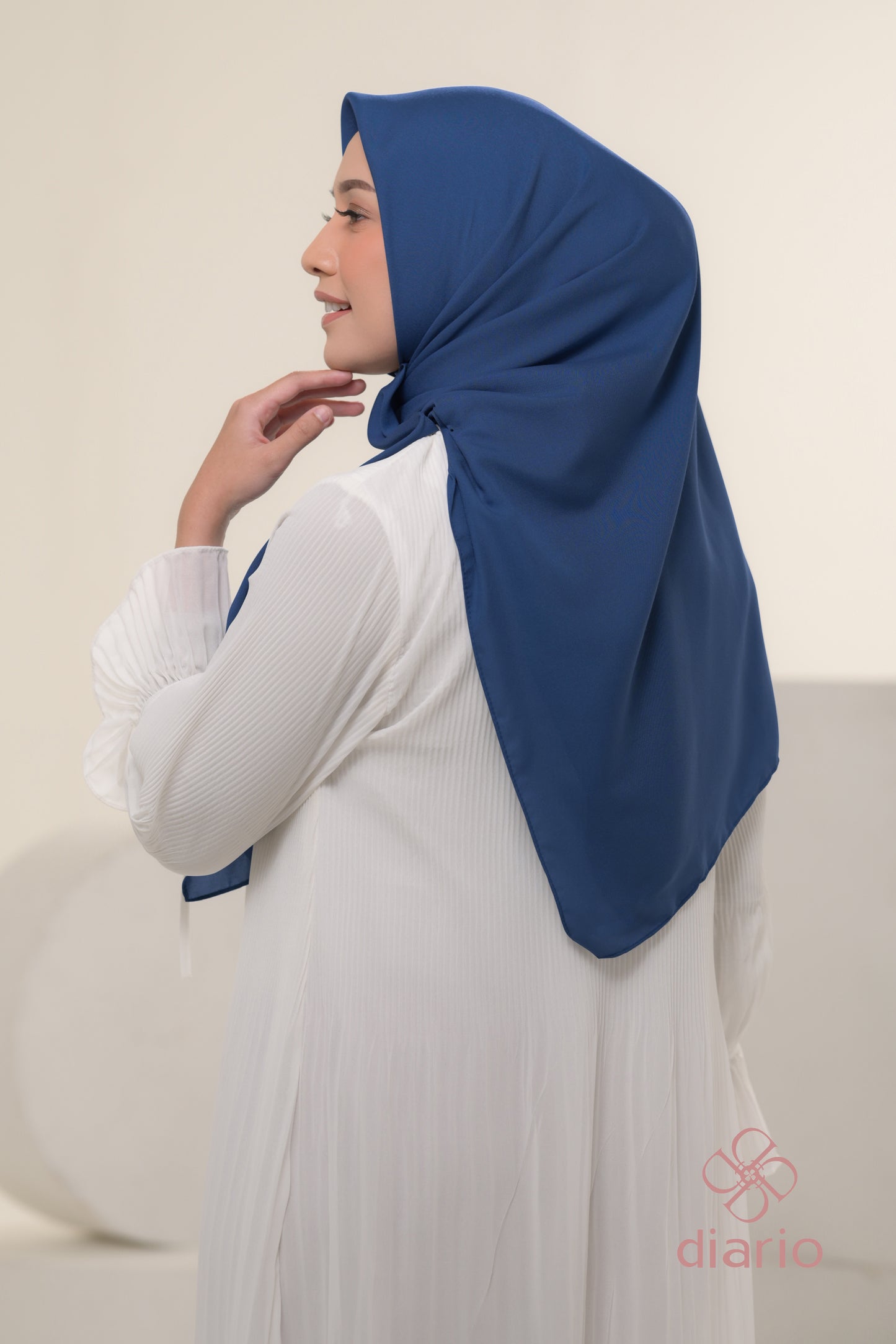 Diario - Kerudung Segi Empat Sahara Plain Scarf
