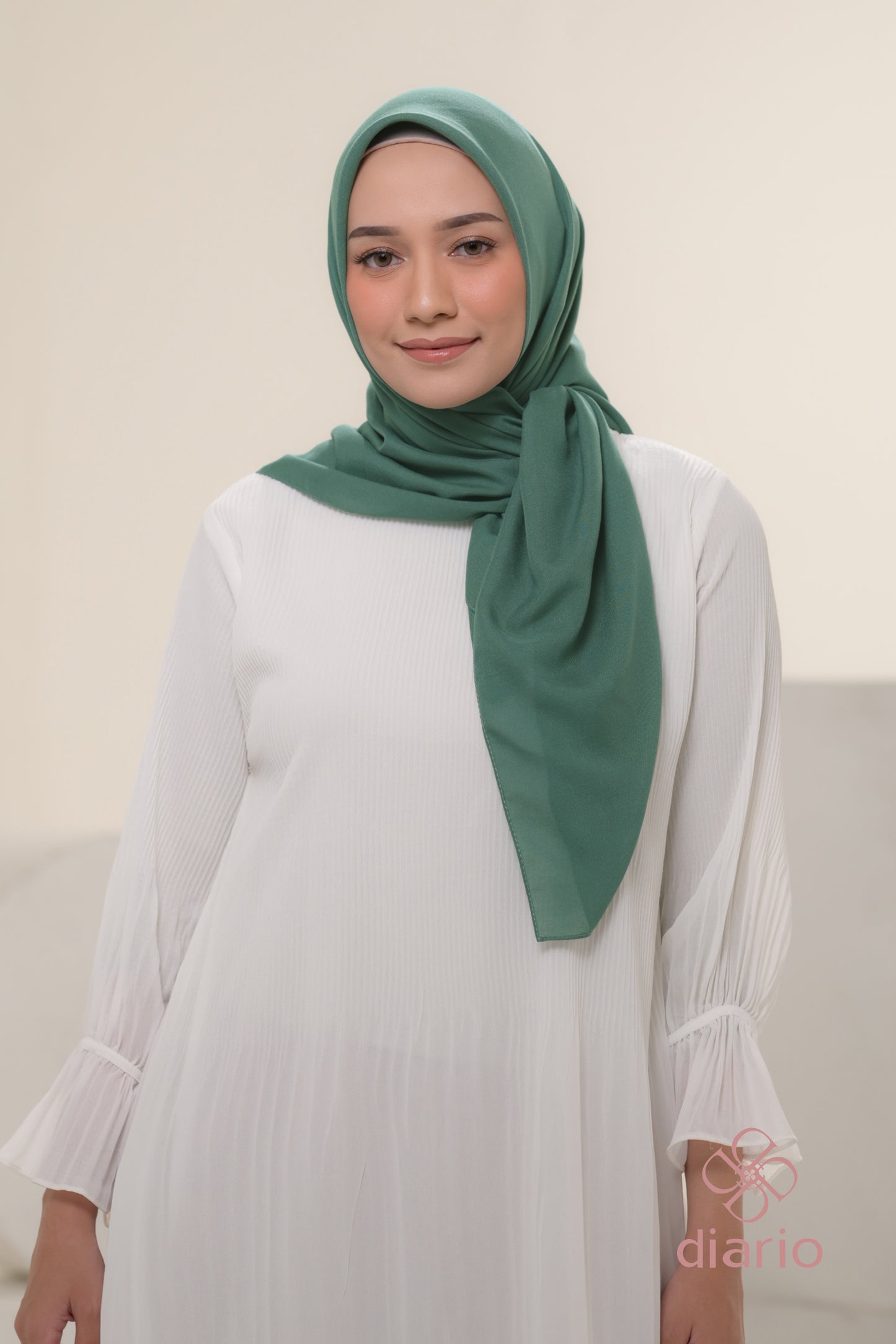 Diario - Kerudung Segi Empat Sahara Plain Scarf