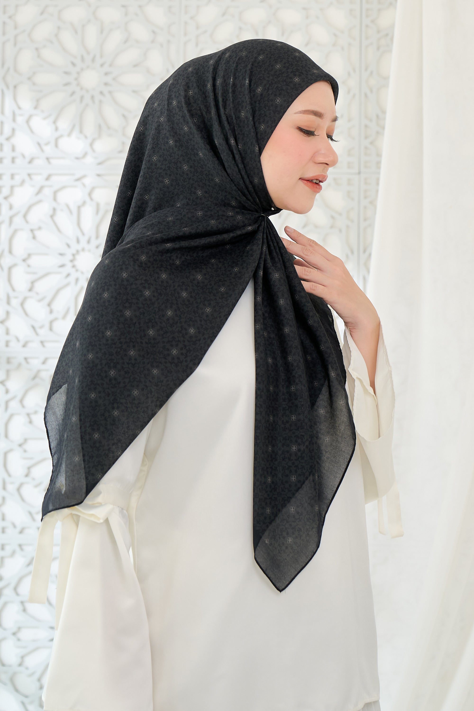 Ultrafine Naura Scarf Kerudung Segi Empat