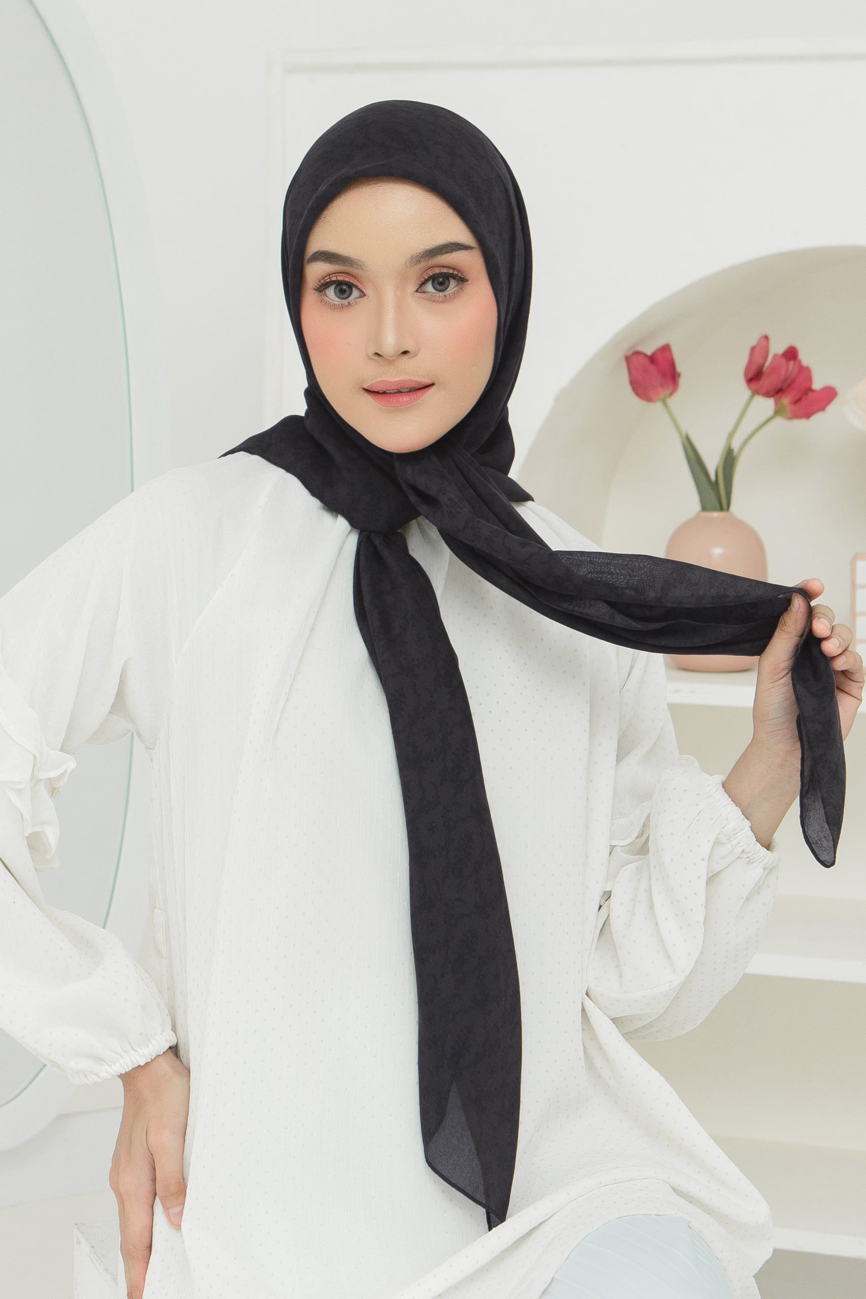 Diario - Ultrafine Adena Scarf Kerudung Segi Empat