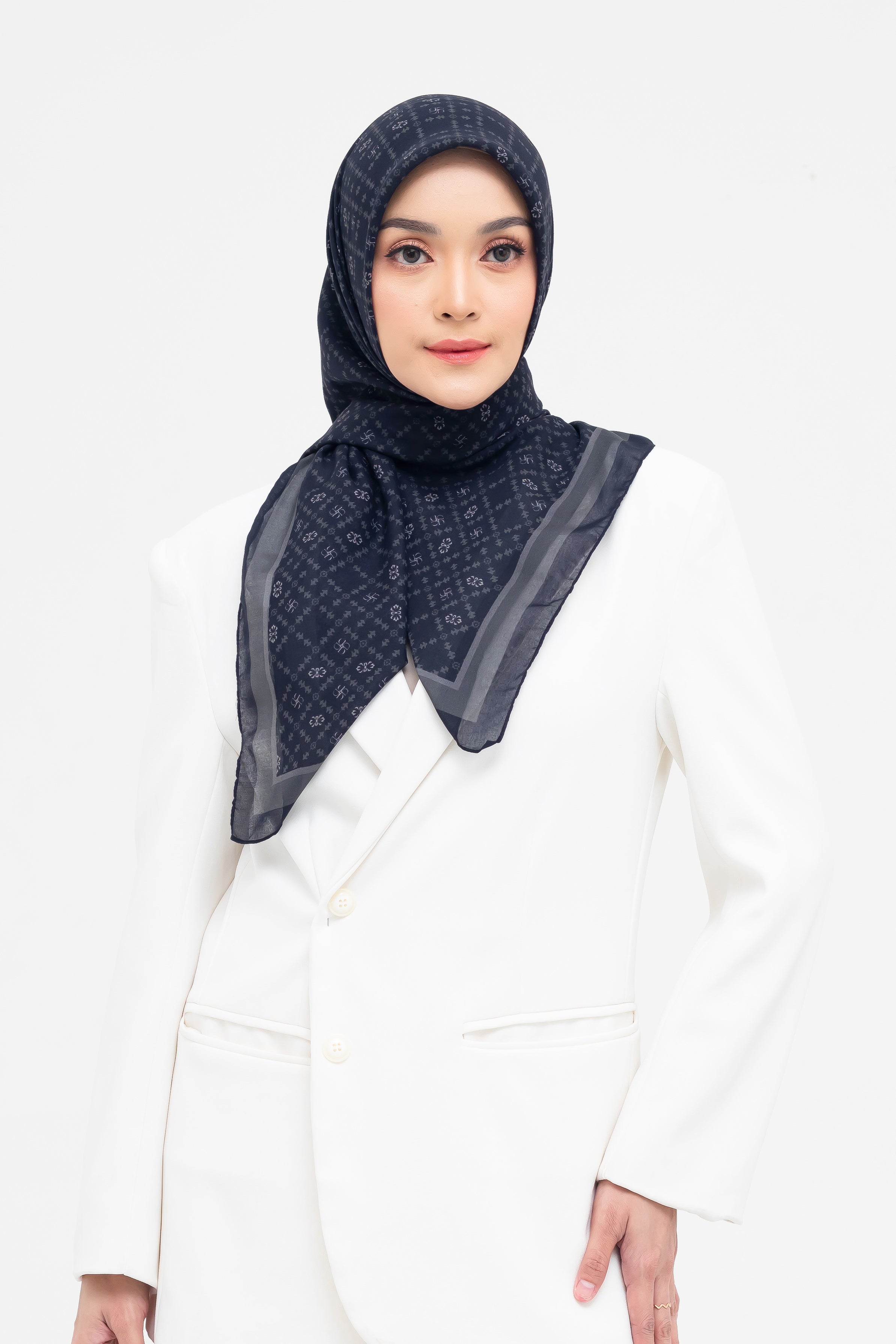 Ultrafine Aisha Scarf Kerudung Segi Empat
