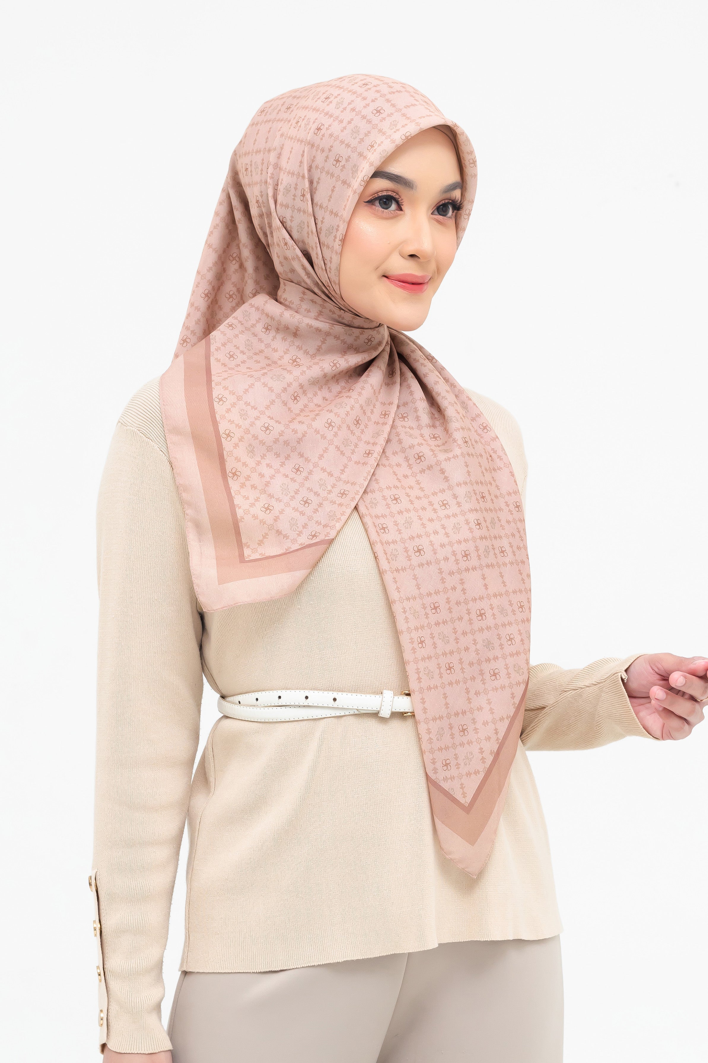 Ultrafine Aisha Scarf Kerudung Segi Empat