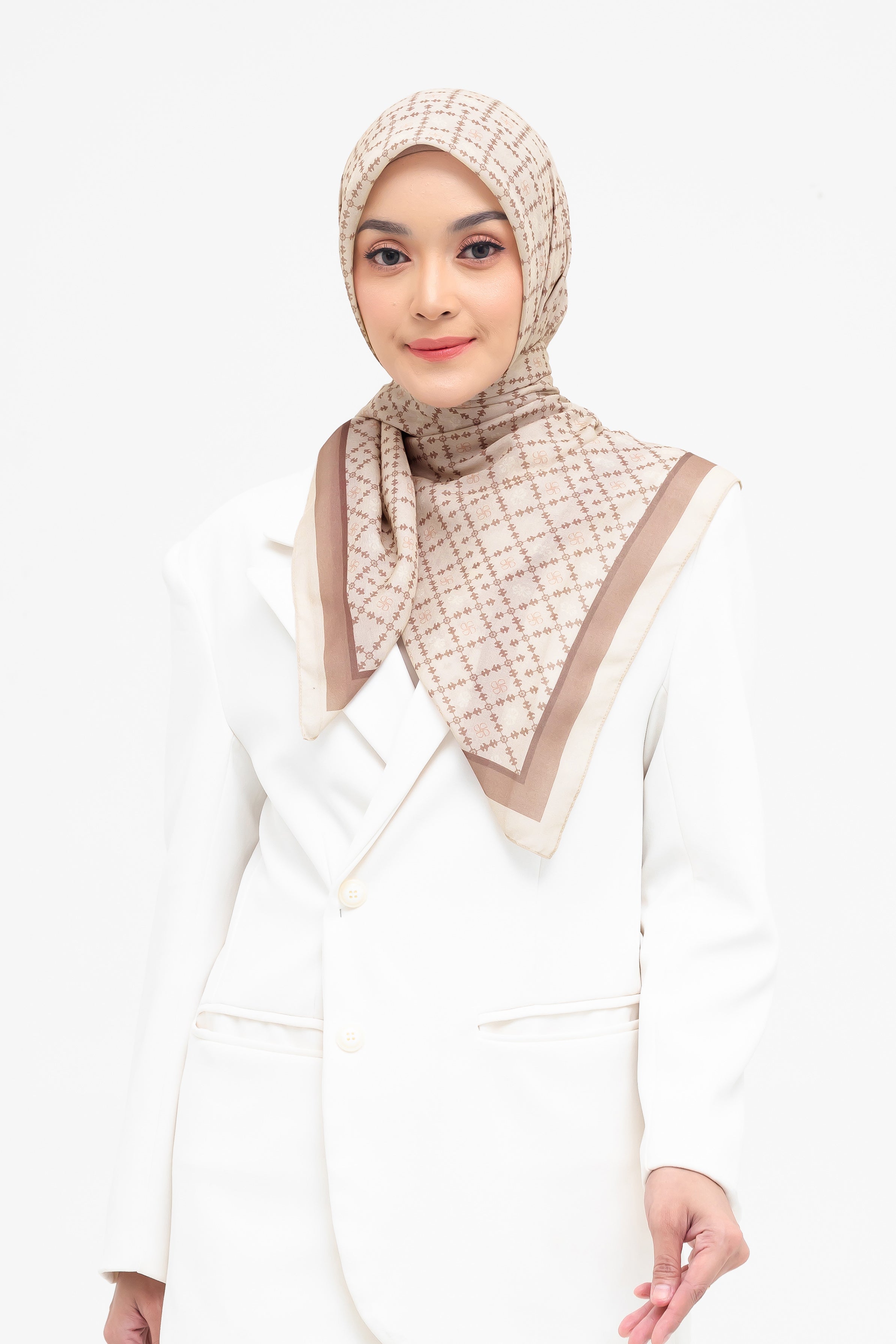 Ultrafine Aisha Scarf Kerudung Segi Empat