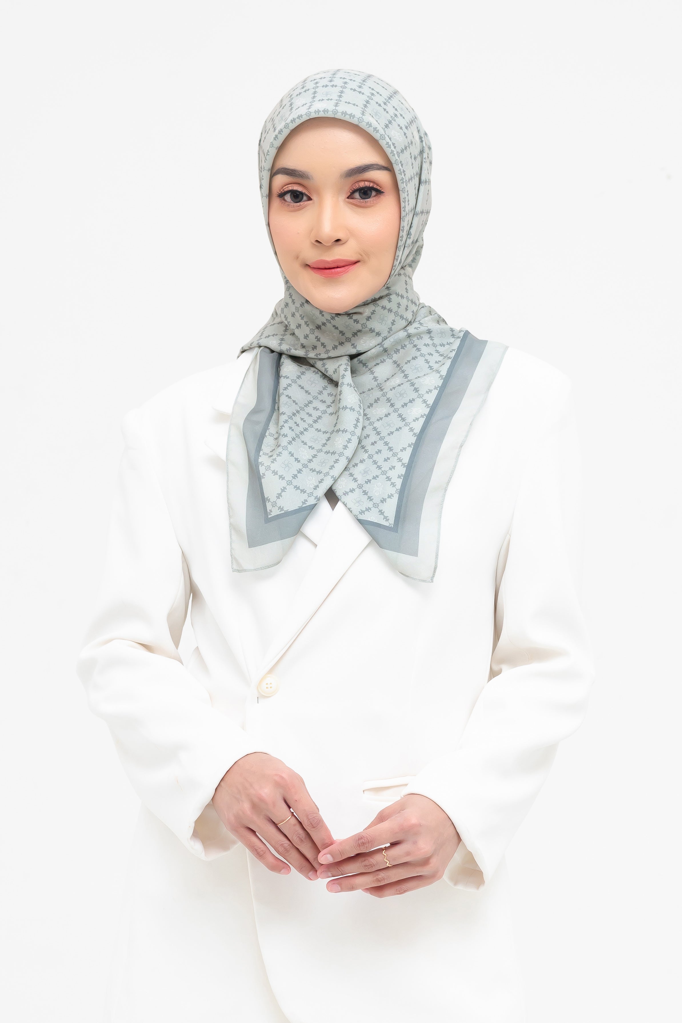 Ultrafine Aisha Scarf Kerudung Segi Empat